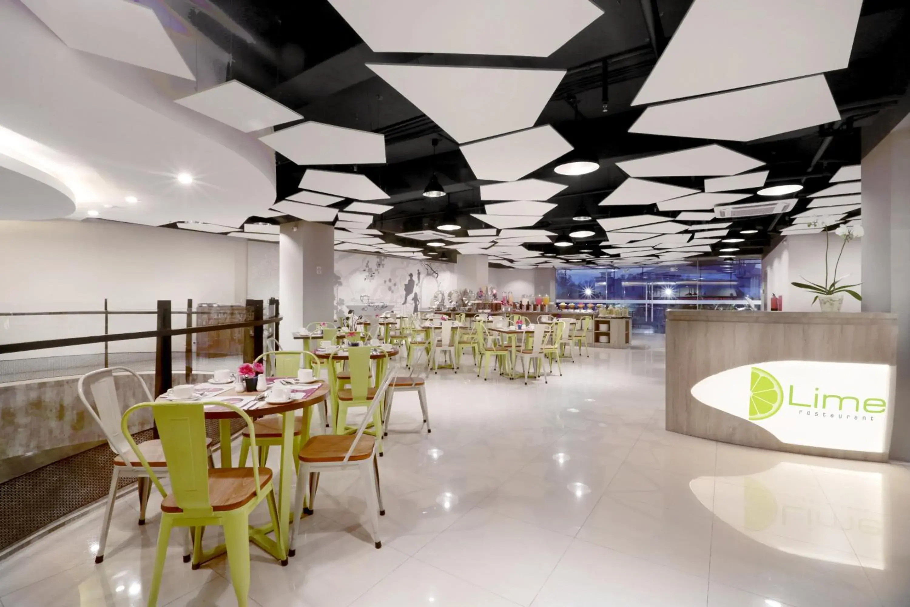 Restaurant/places to eat in favehotel S. Parman Medan Restaurant/places to eat in favehotel S. Parman Medan