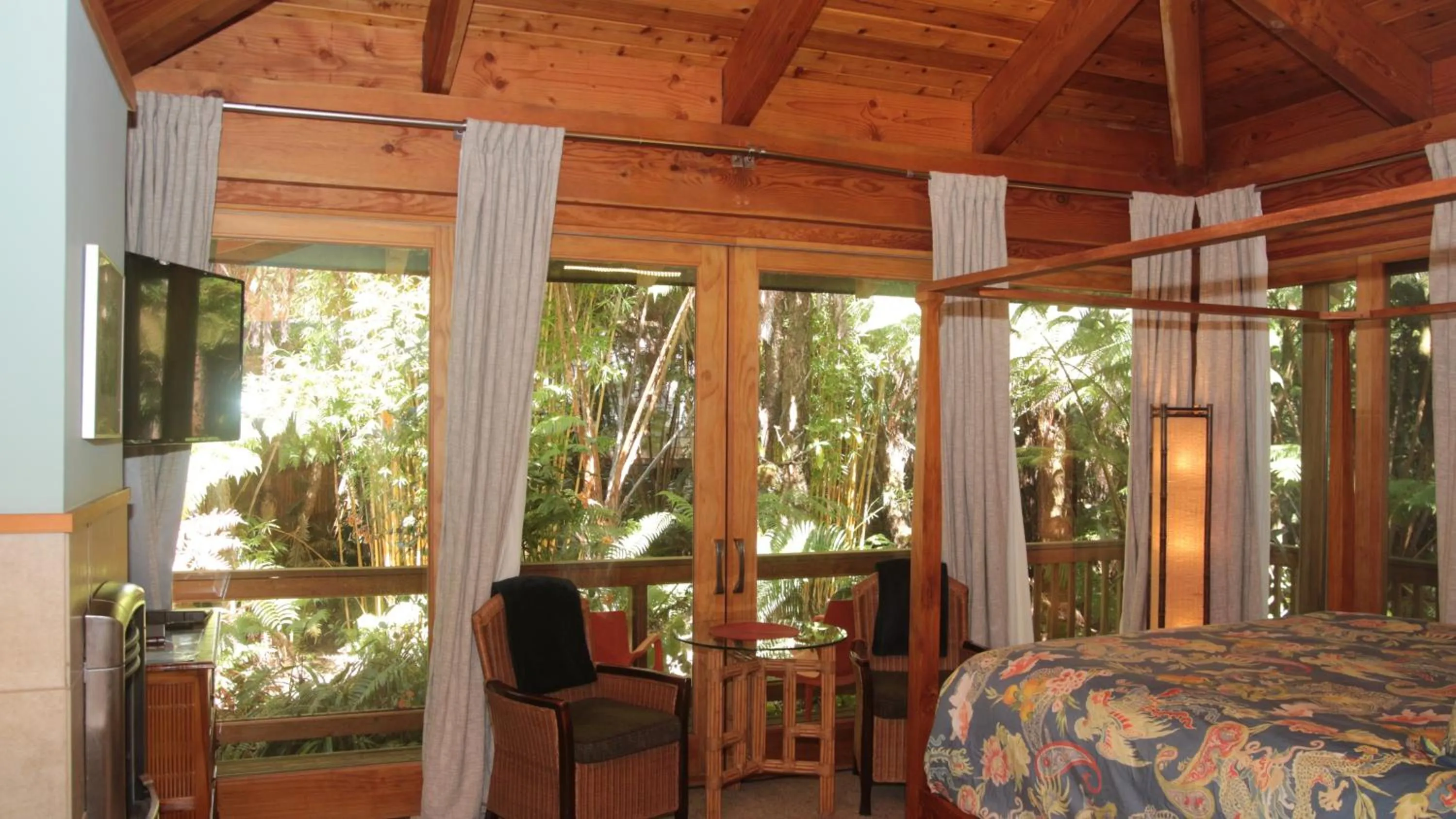 Bed in At the Craters Edge