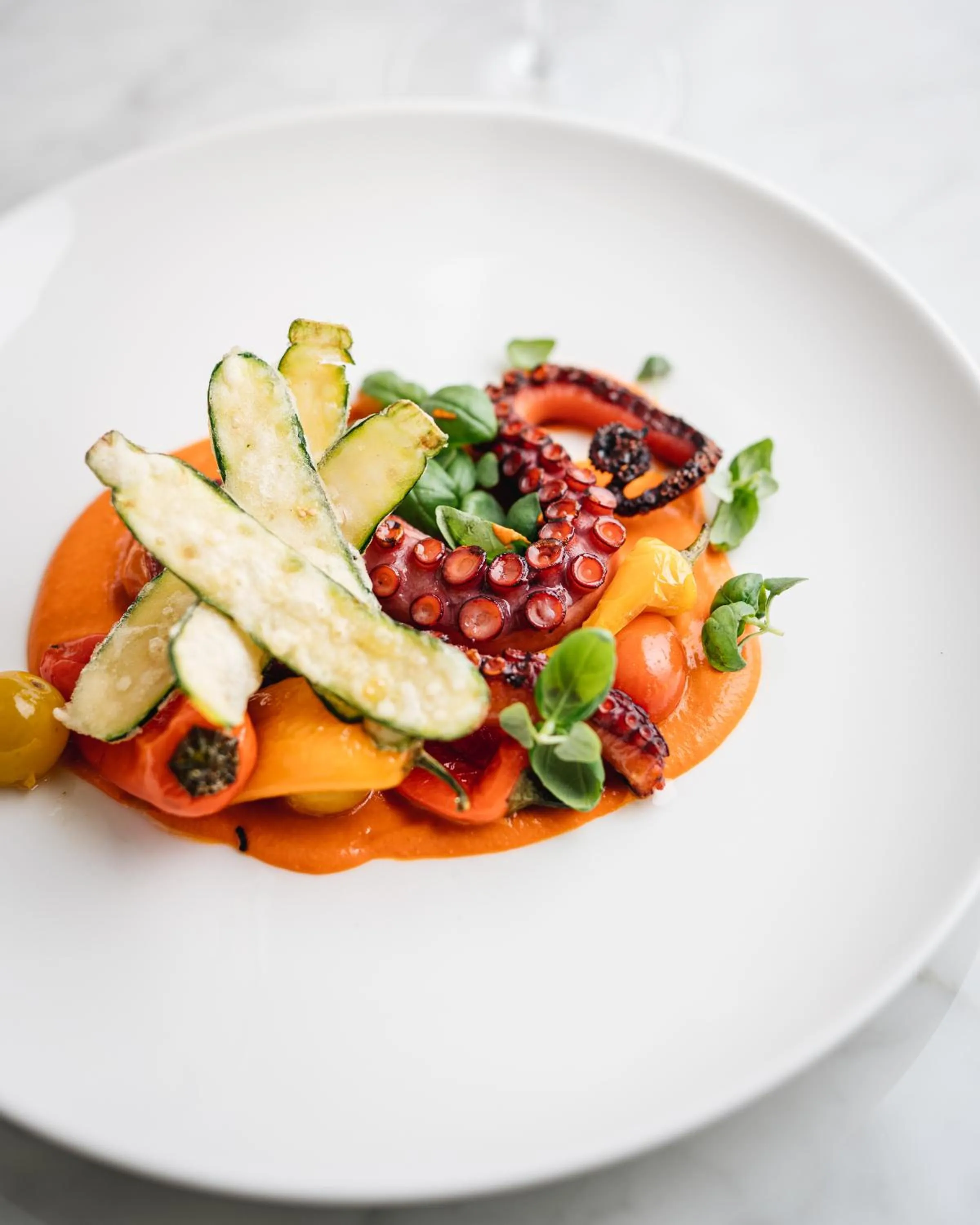 Restaurant/places to eat in Montreal Marriott Chateau Champlain