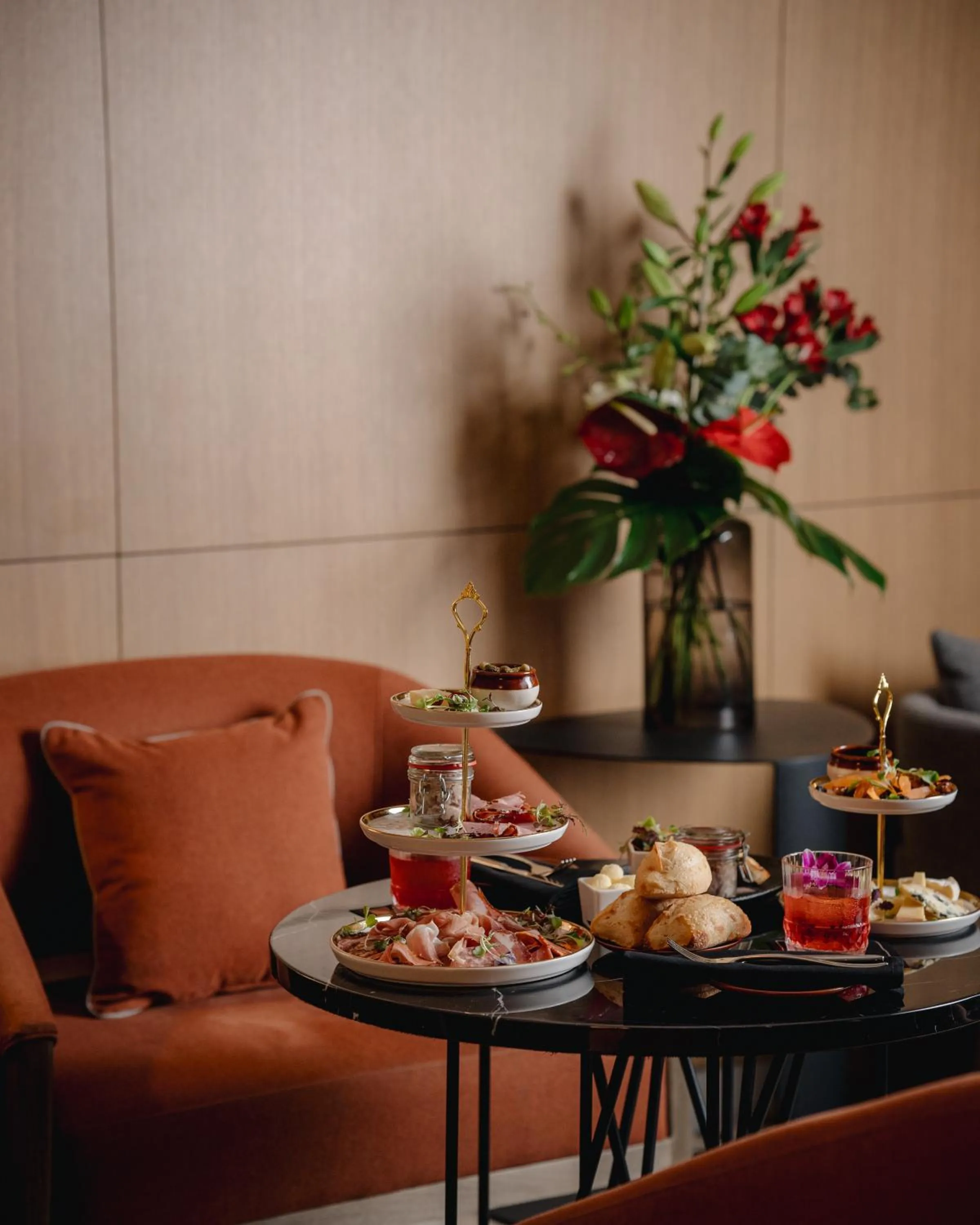 Restaurant/places to eat in Montreal Marriott Chateau Champlain