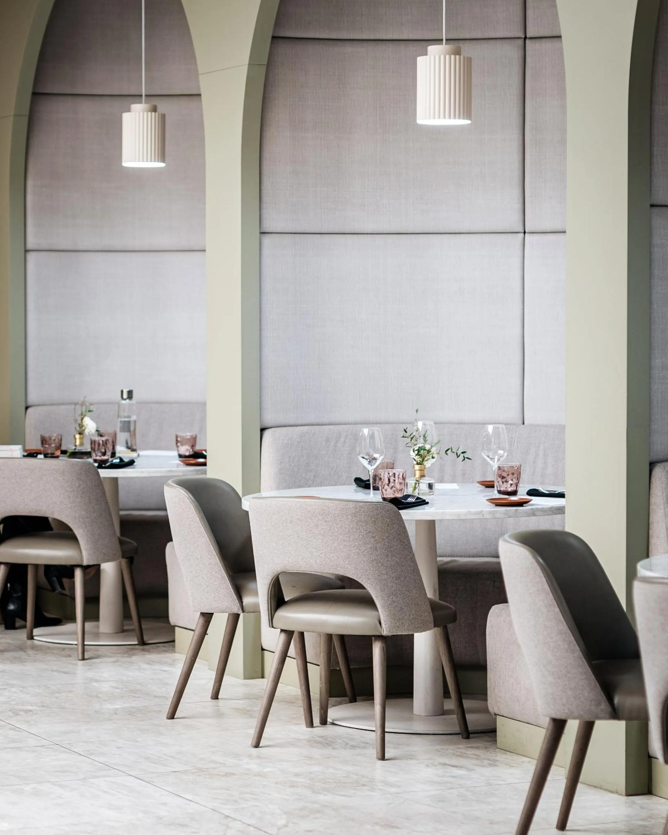 Restaurant/places to eat in Montreal Marriott Chateau Champlain