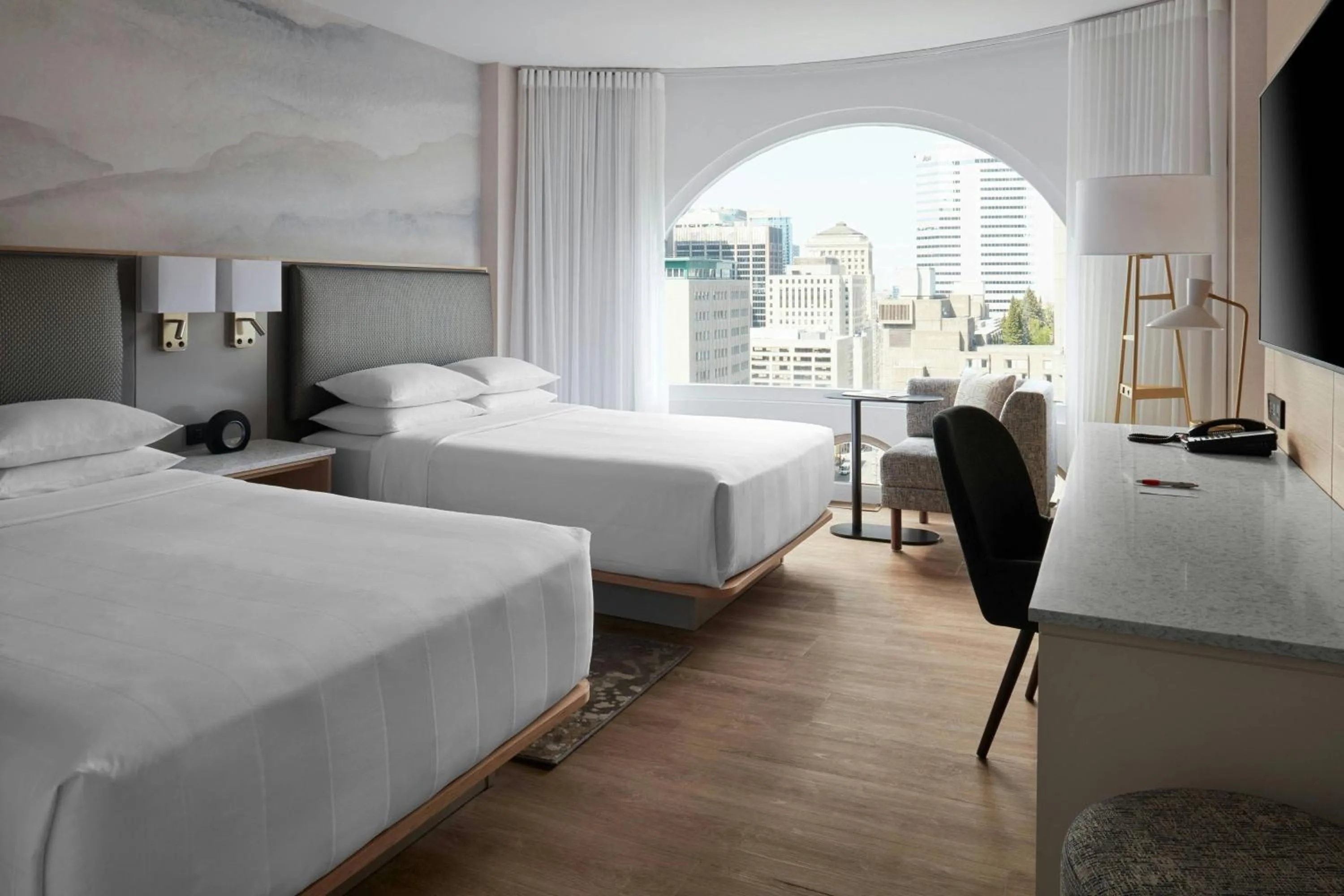 Photo of the whole room, Bed in Montreal Marriott Chateau Champlain