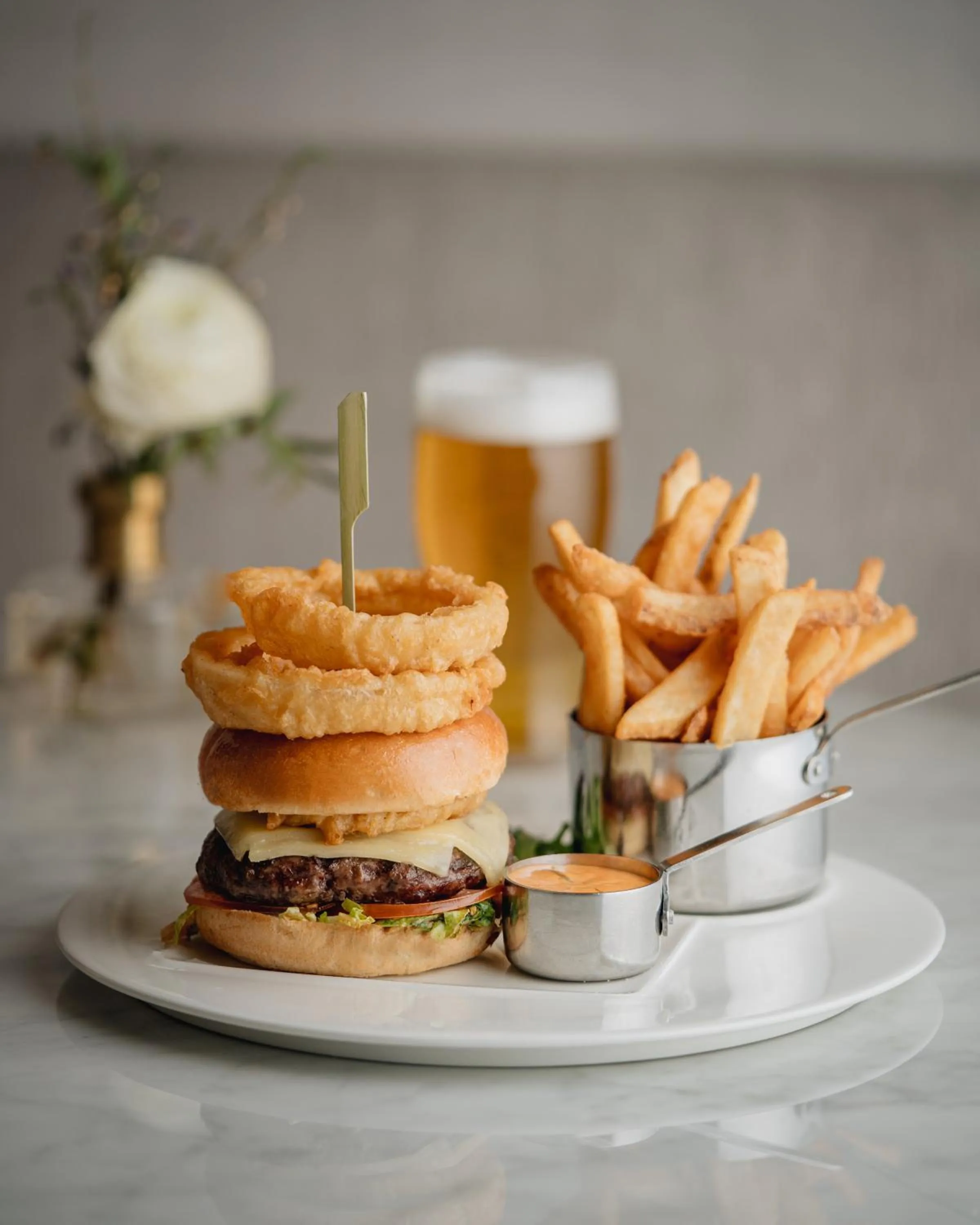 Restaurant/places to eat in Montreal Marriott Chateau Champlain