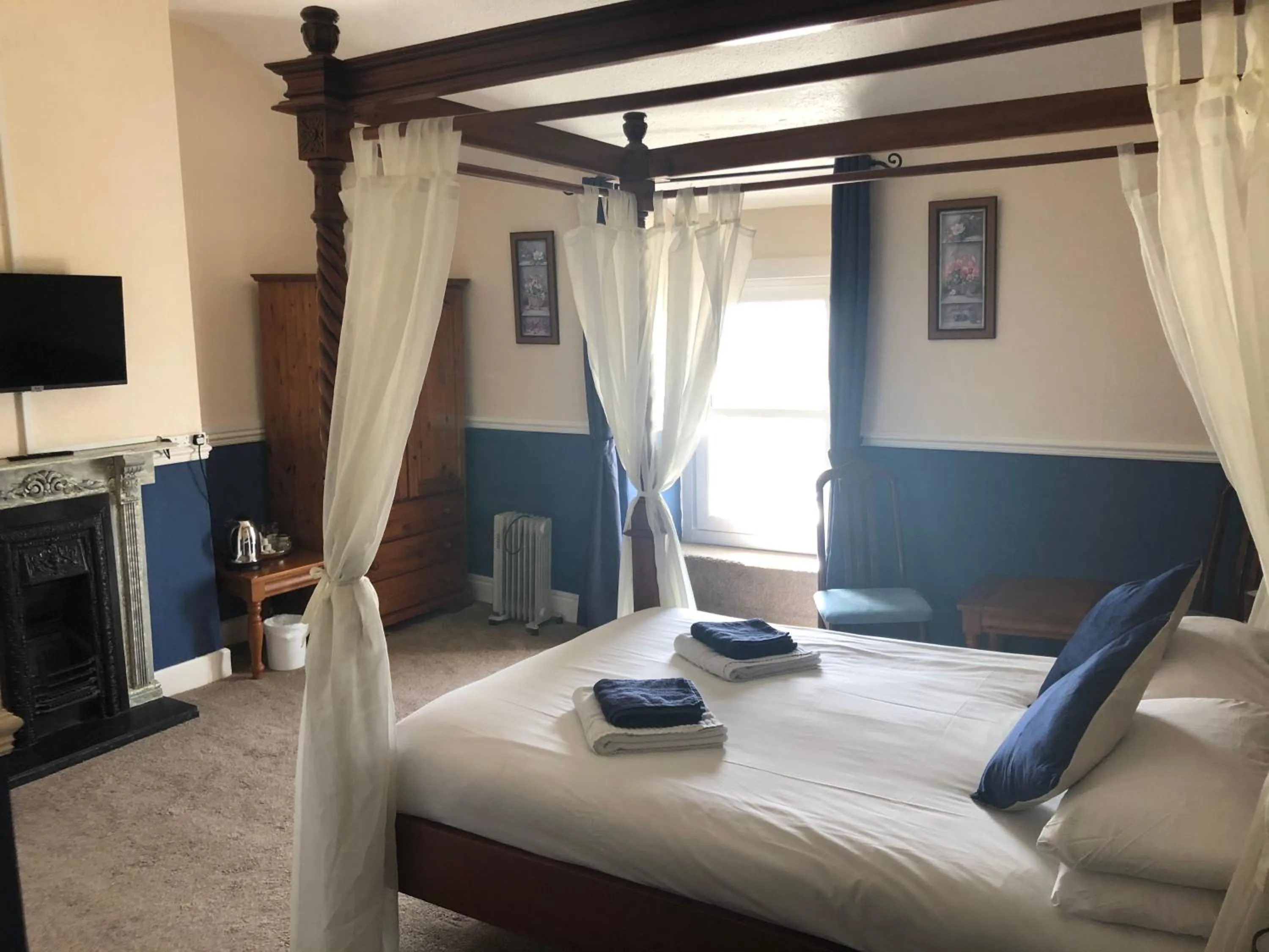 Bedroom in Leamington House