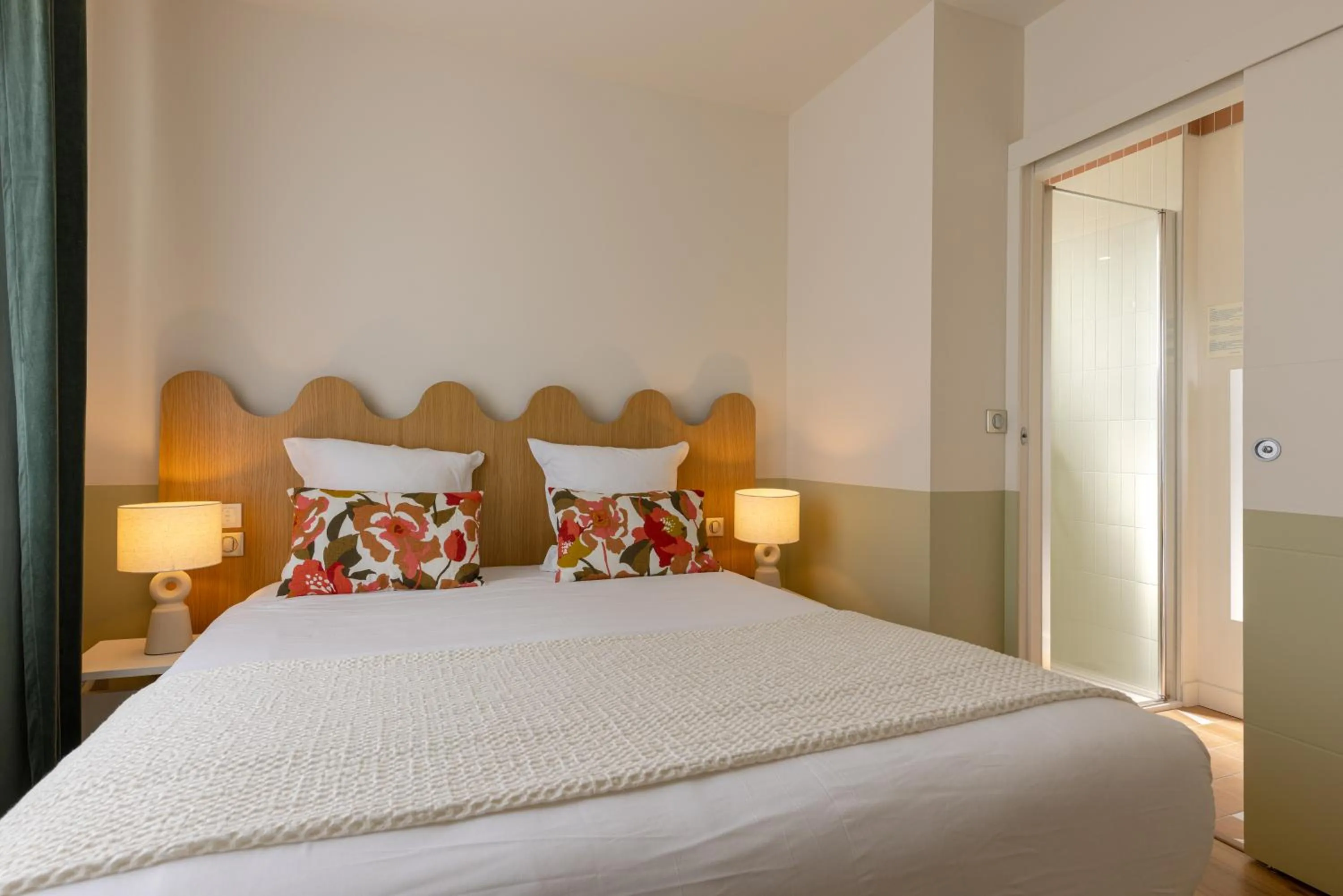 Bed in Family Golf Hotel