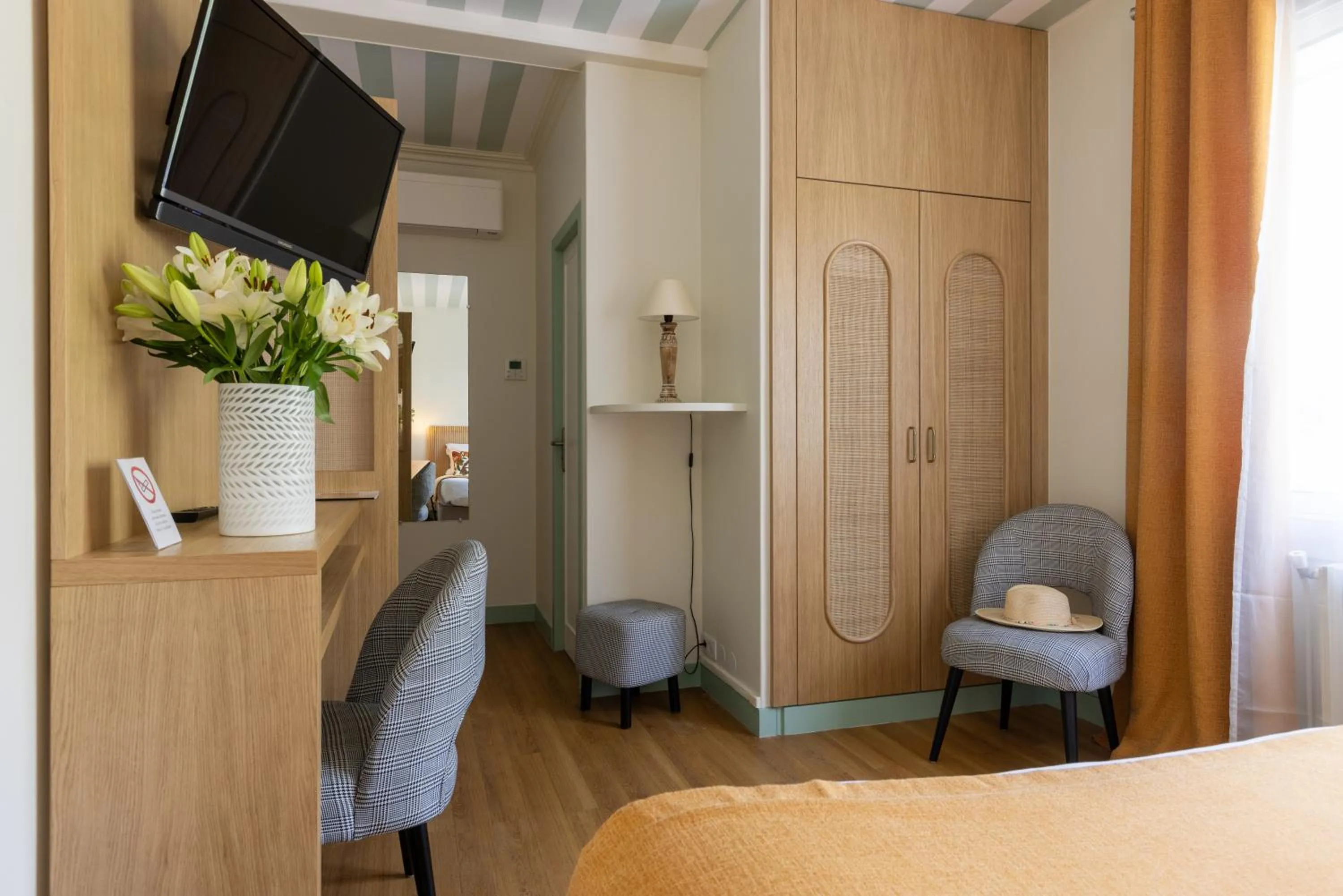 Bed in Family Golf Hotel