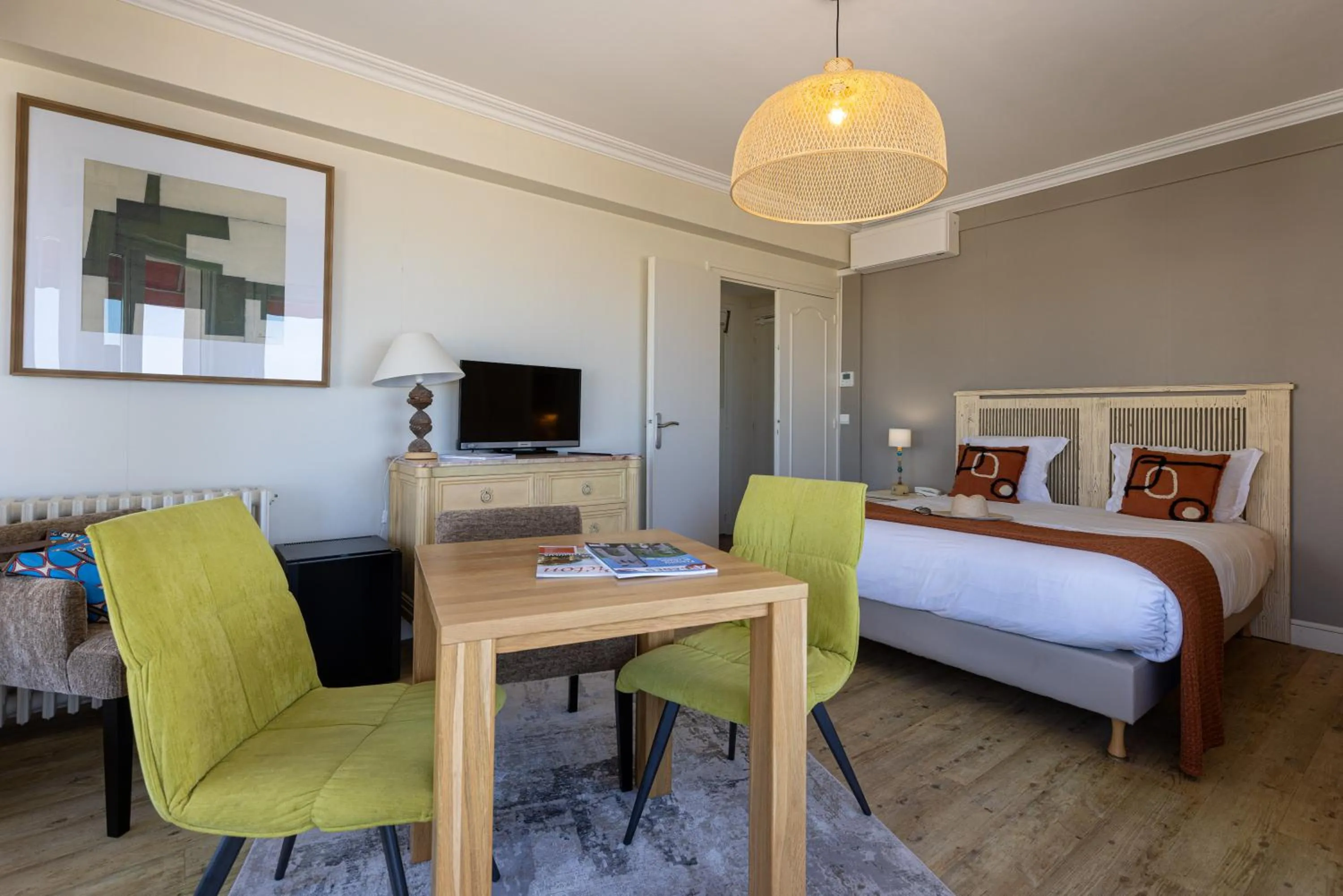 Bed in Family Golf Hotel