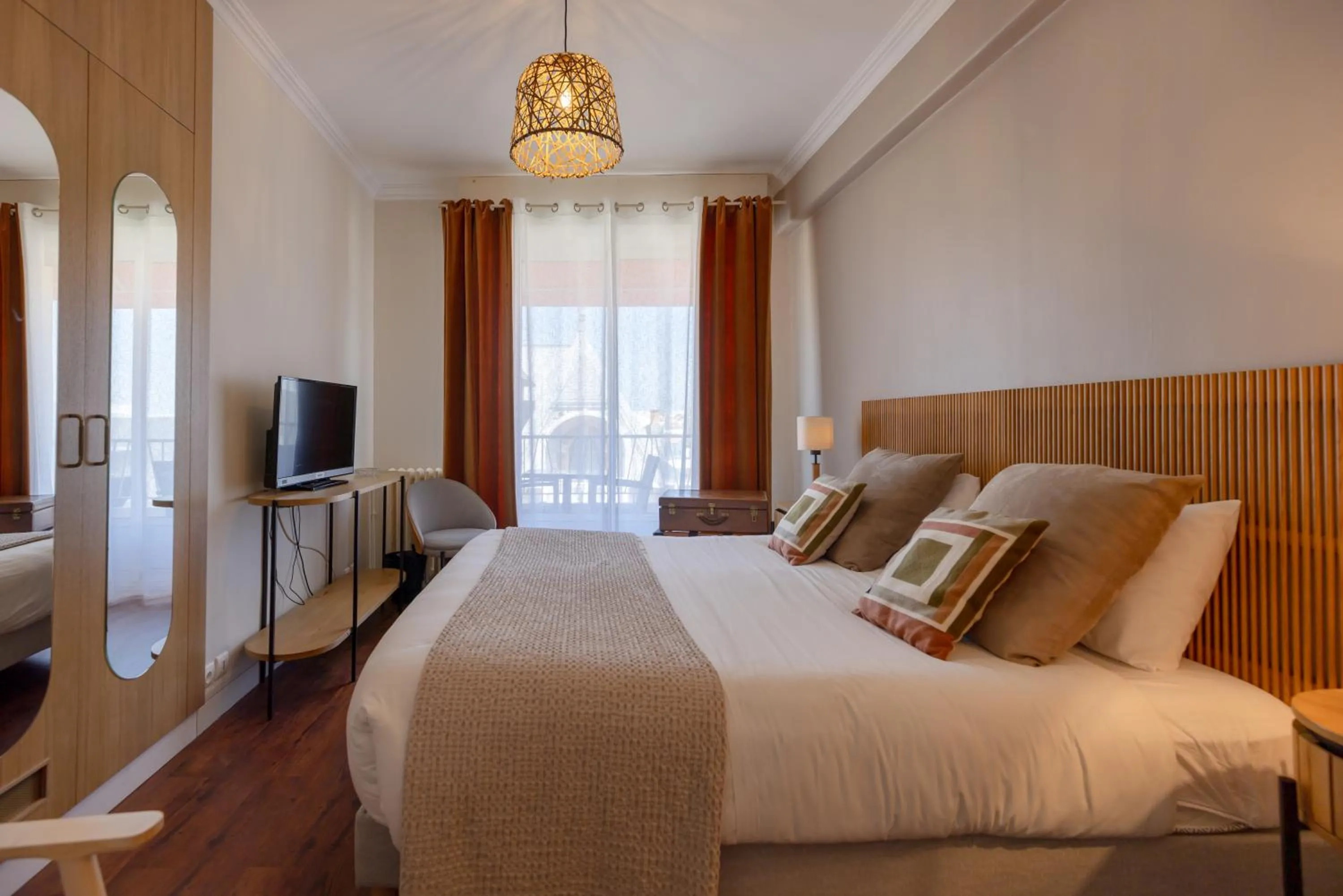 Bed in Family Golf Hotel