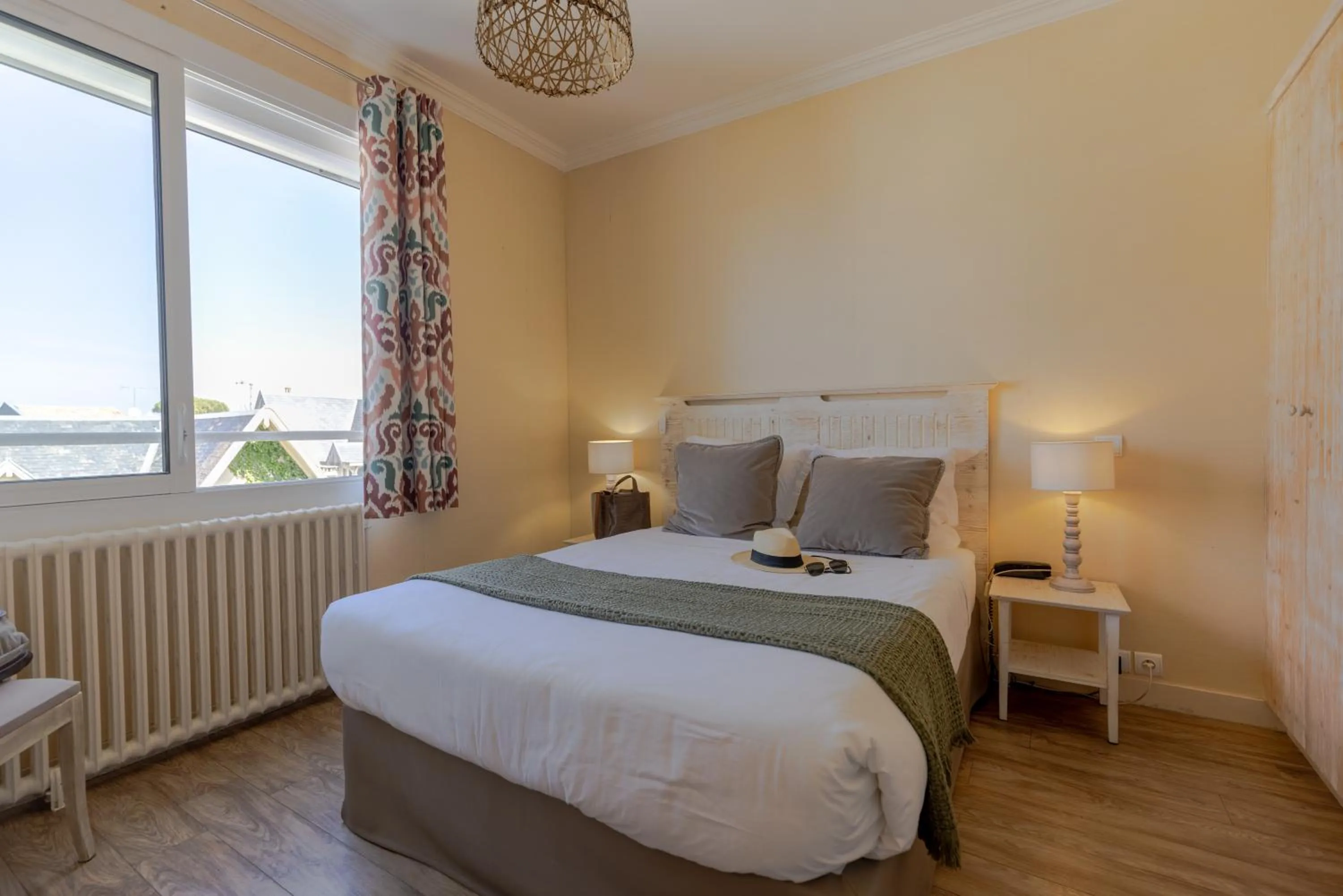 Bed in Family Golf Hotel