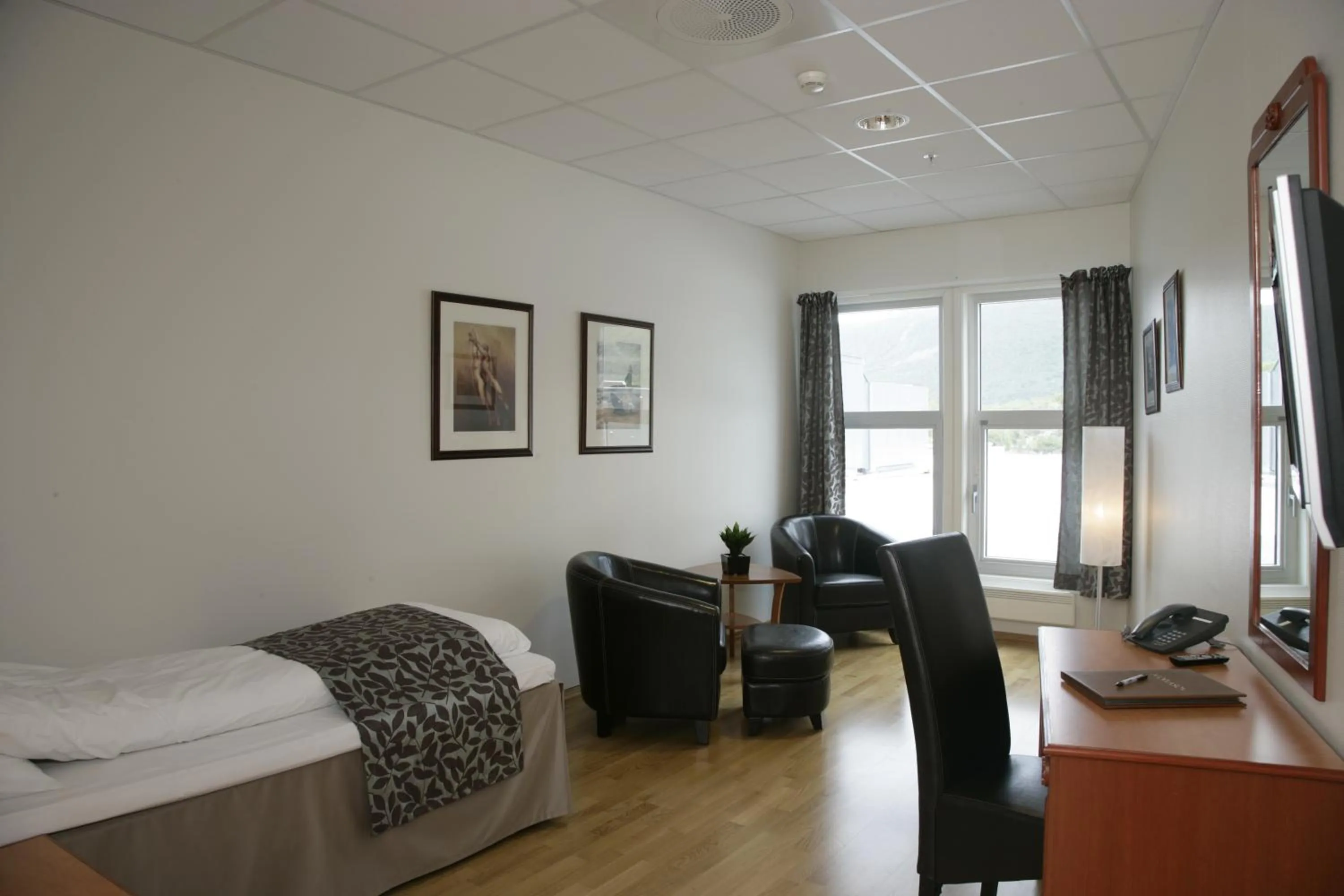 Photo of the whole room, Bed in Brattvåg Fjordhotell