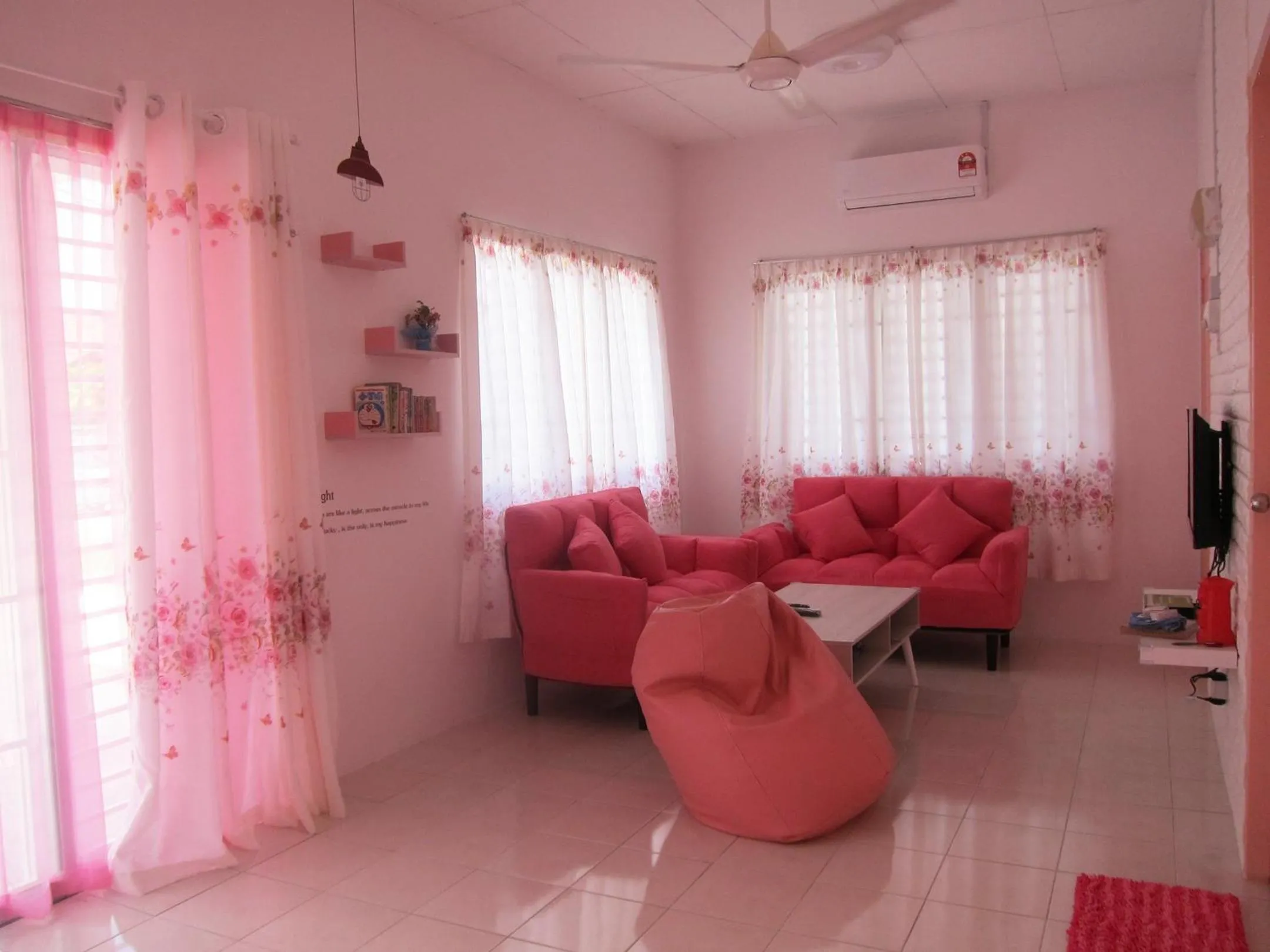 TV and multimedia in MILU Homestay - Kuala Selangor