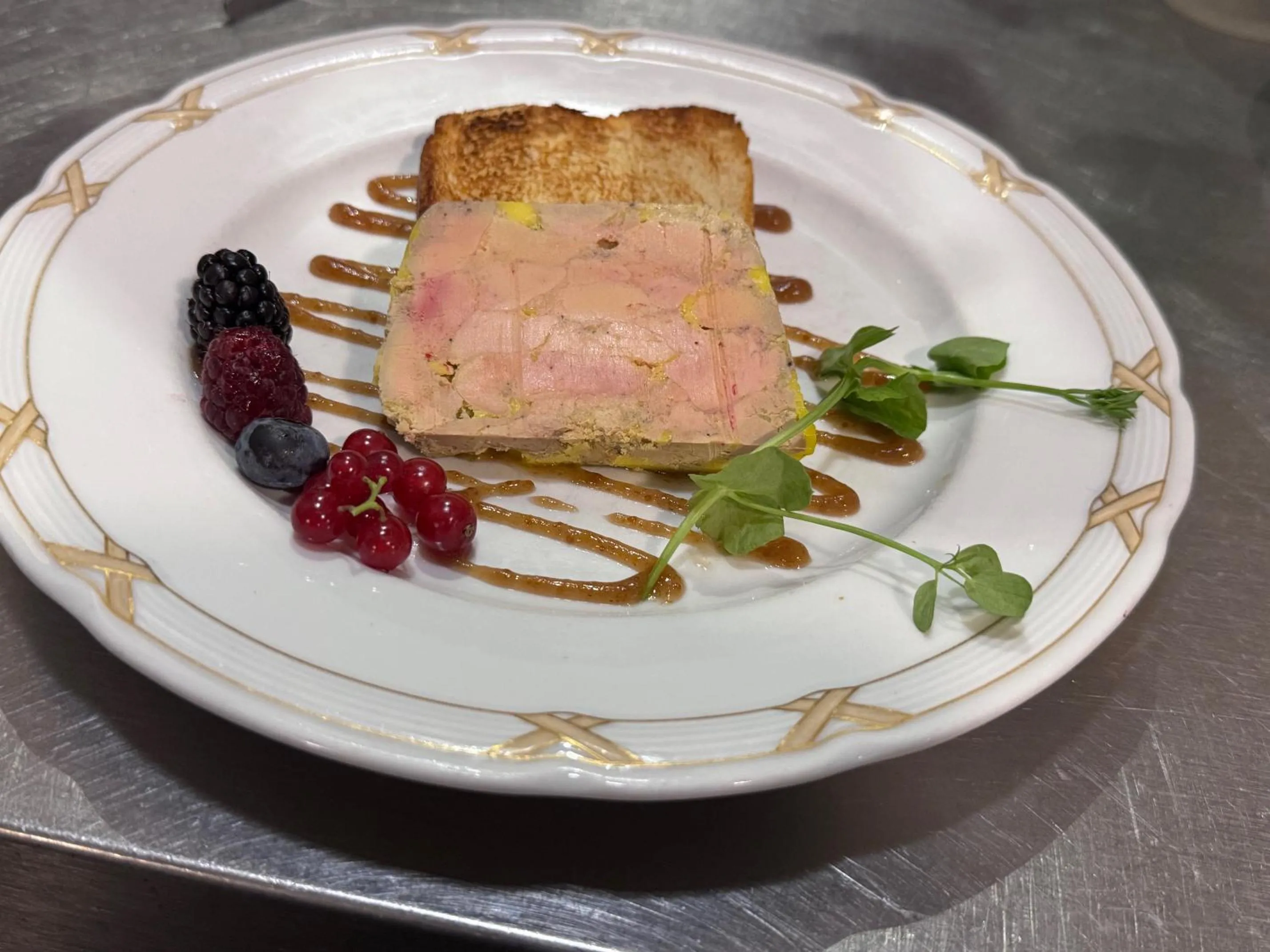 Restaurant/places to eat in Logis Hôtel Restaurant de la Paix