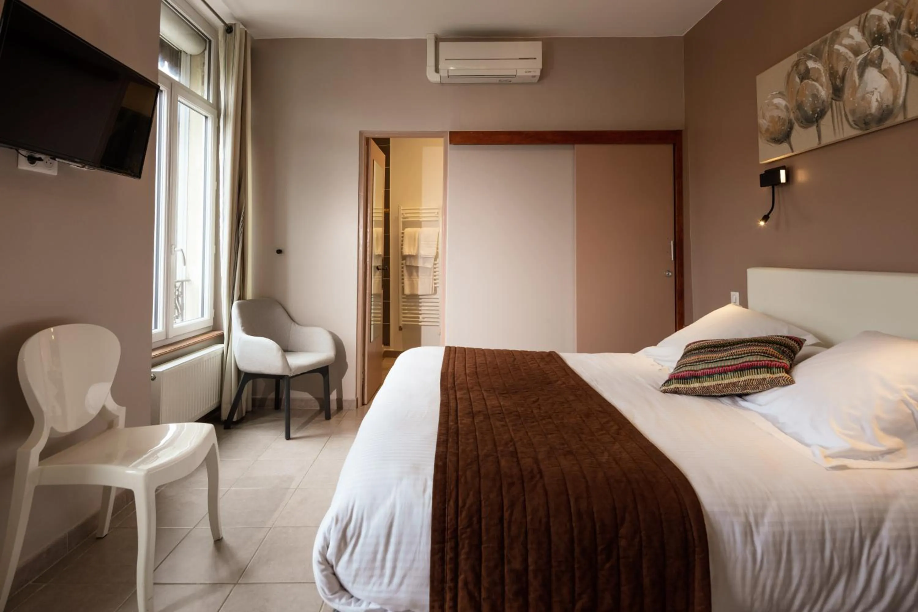 Photo of the whole room, Bed in Logis Hôtel Restaurant de la Paix