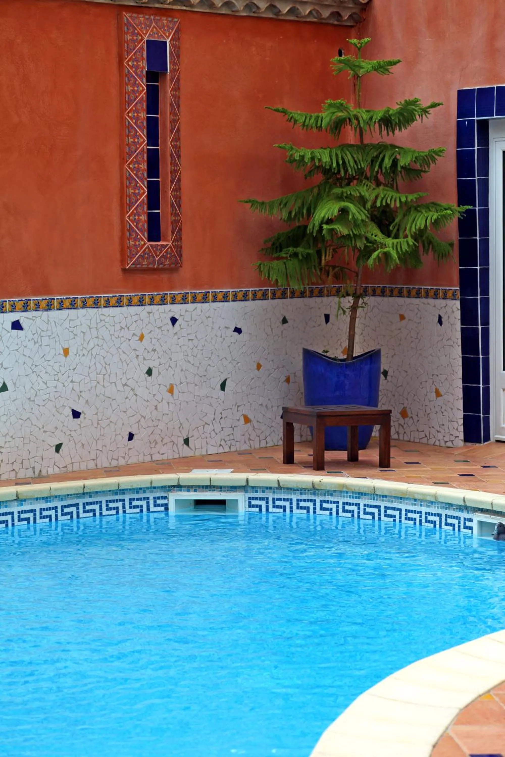 Pool view in Logis Hôtel Restaurant de la Paix