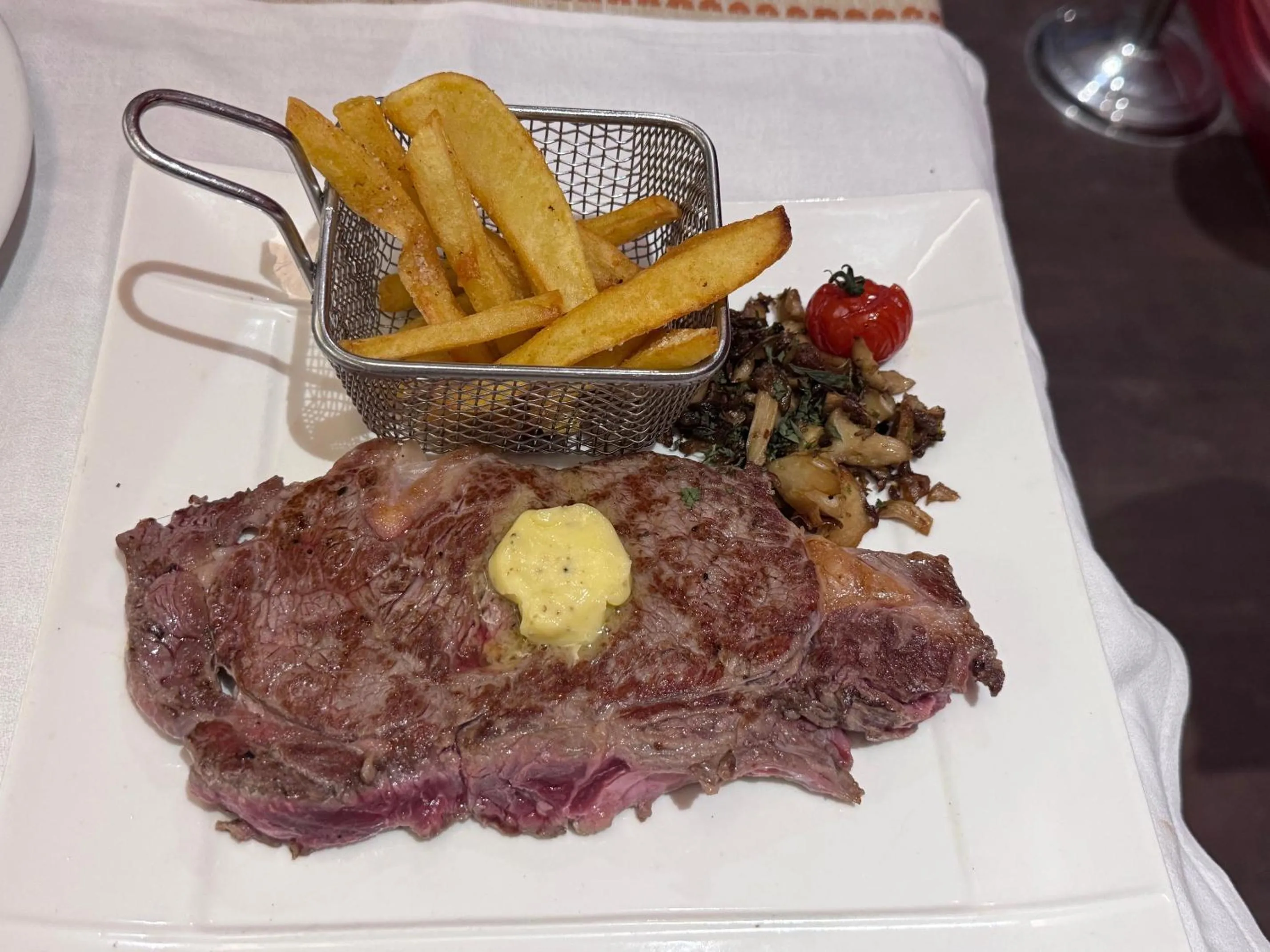 Restaurant/places to eat in Logis Hôtel Restaurant de la Paix