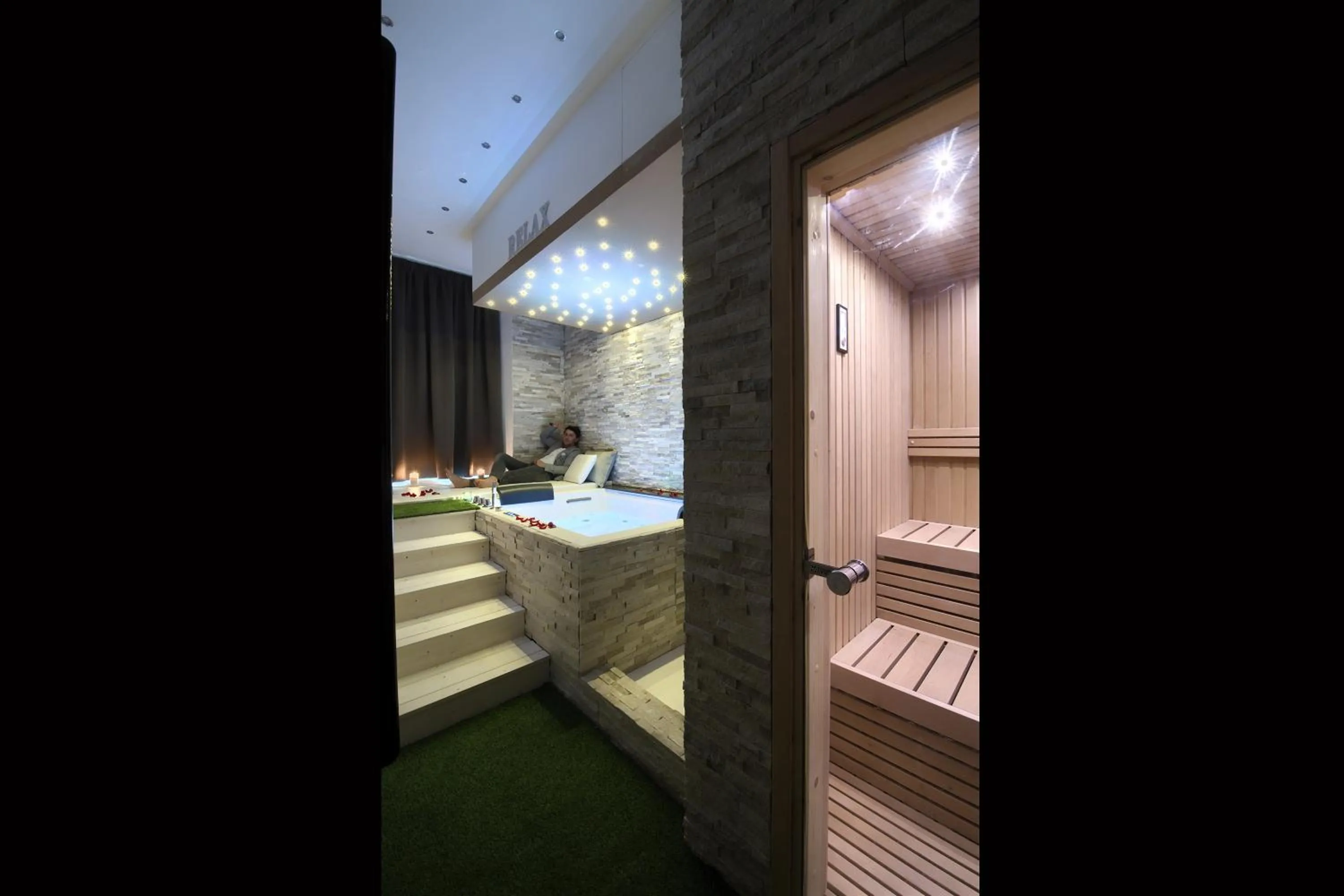 Hot Tub in Relais Vatican Secret