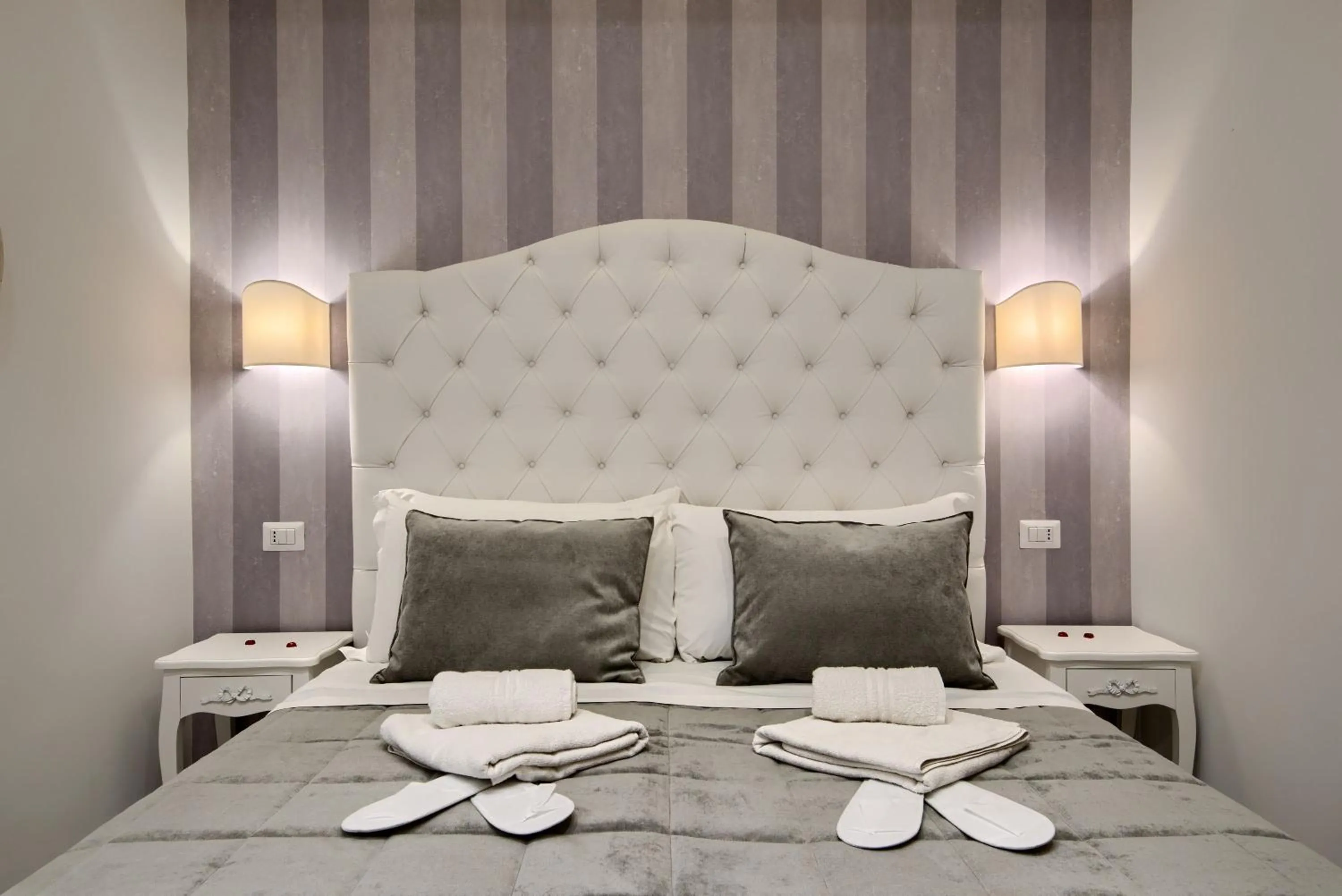 Bed in Relais Vatican Secret