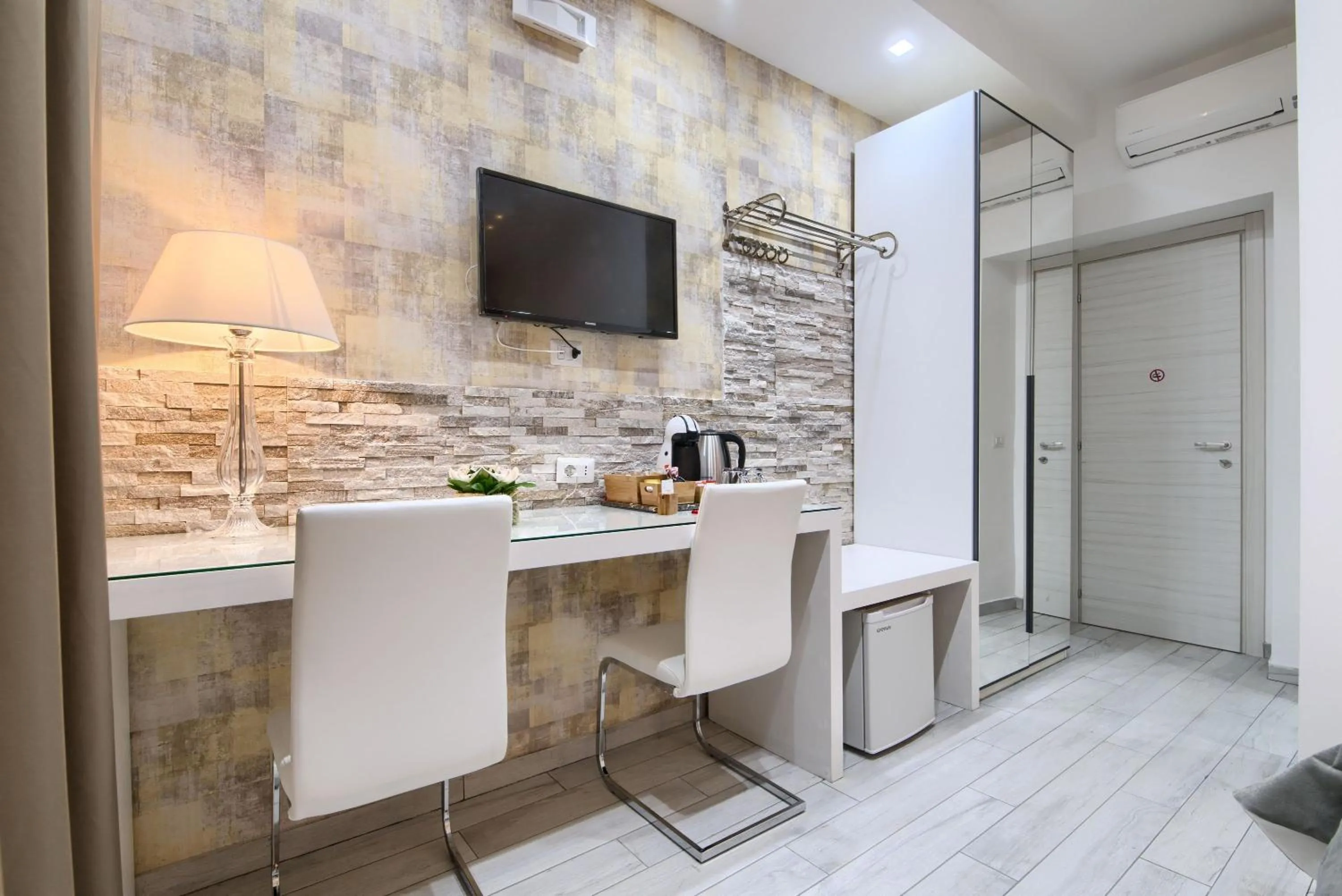 Bedroom in Relais Vatican Secret