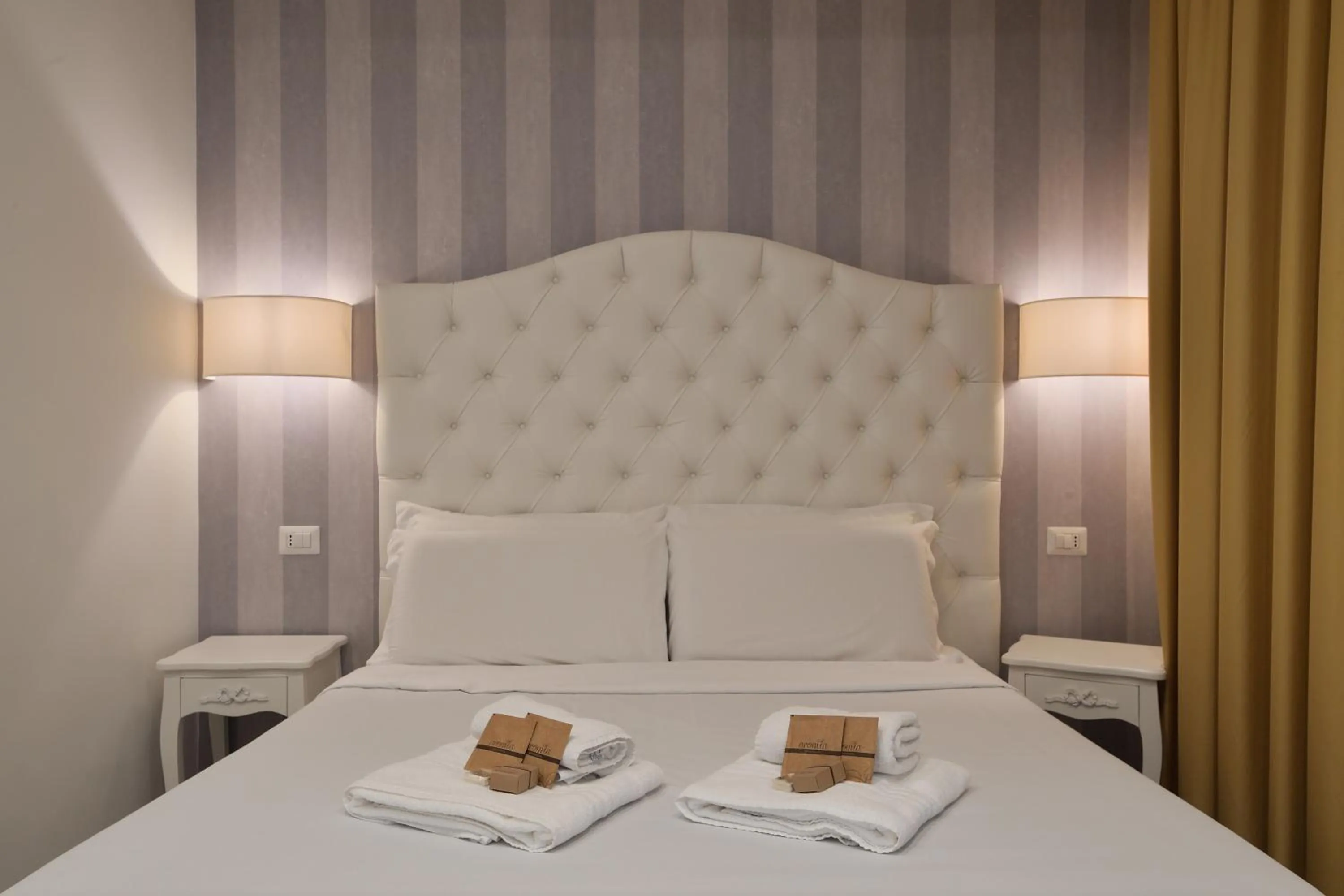 Coffee/tea facilities, Bed in Relais Vatican Secret