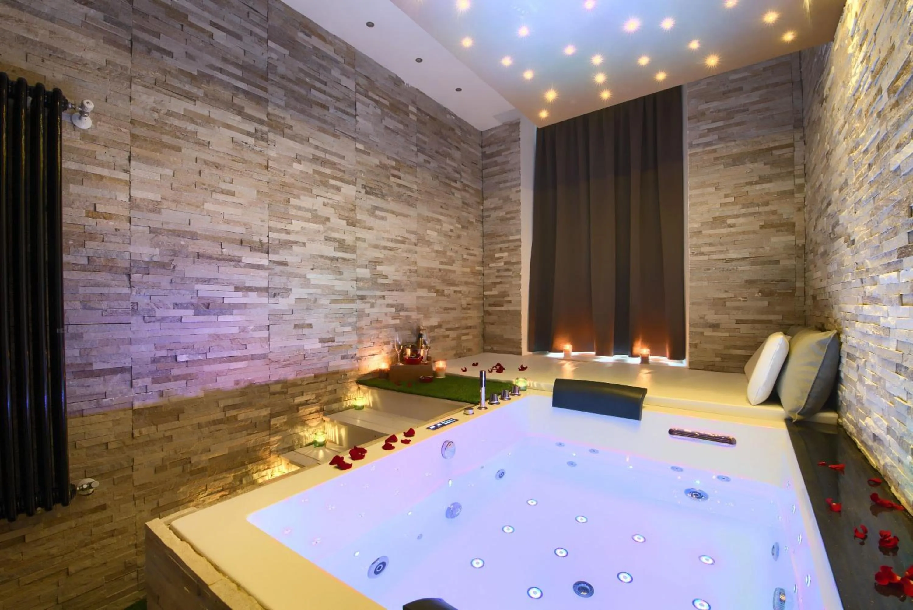 Hot Tub in Relais Vatican Secret