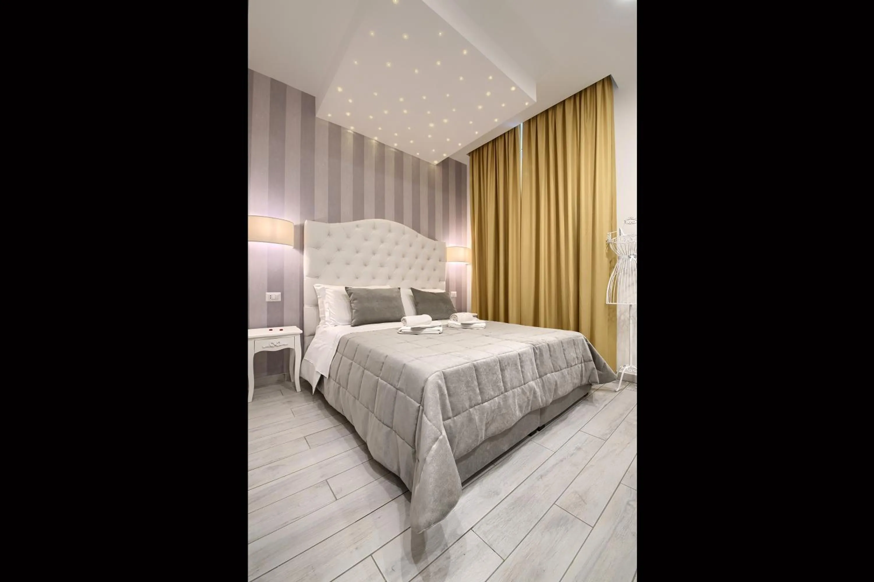 Bed in Relais Vatican Secret