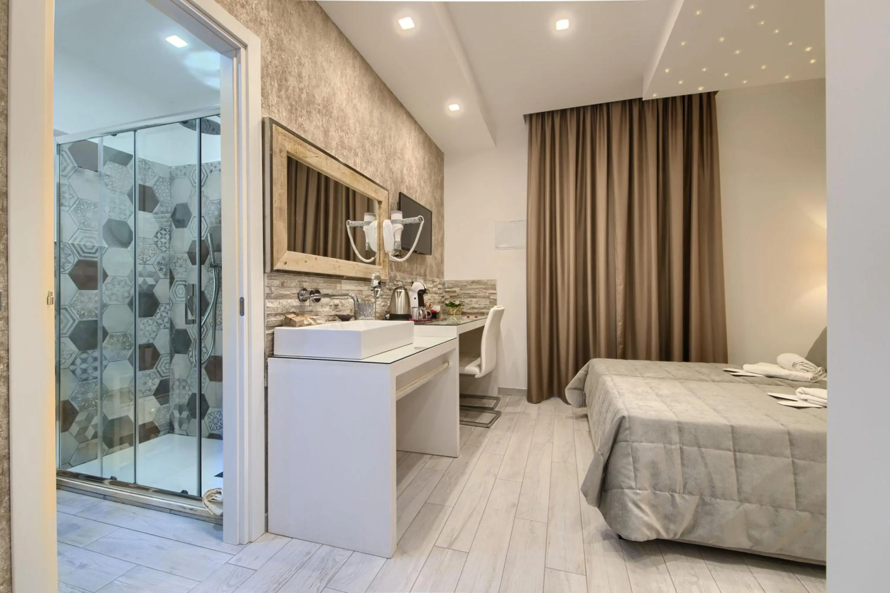 Bathroom, Bed in Relais Vatican Secret