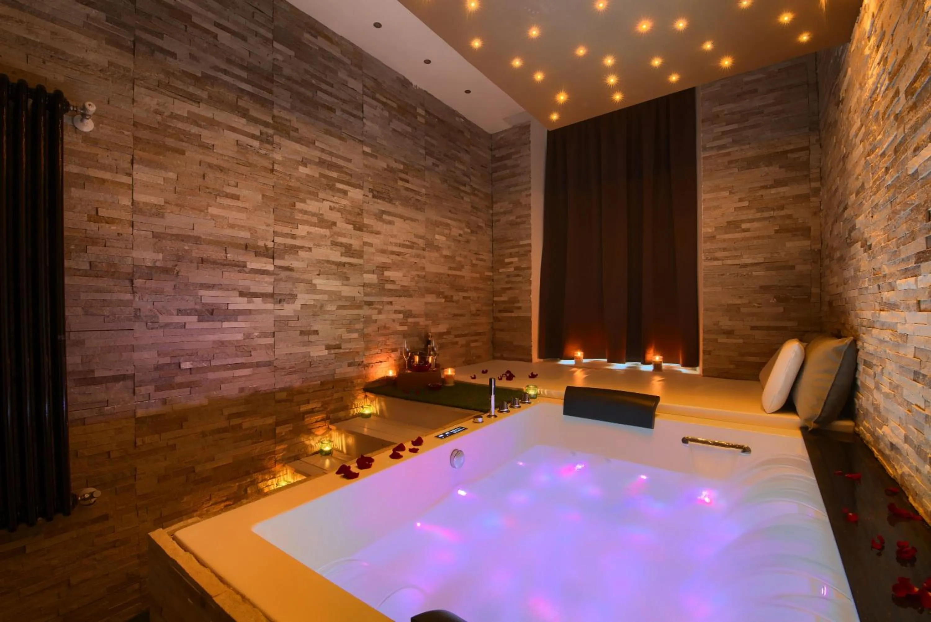 Hot Tub in Relais Vatican Secret