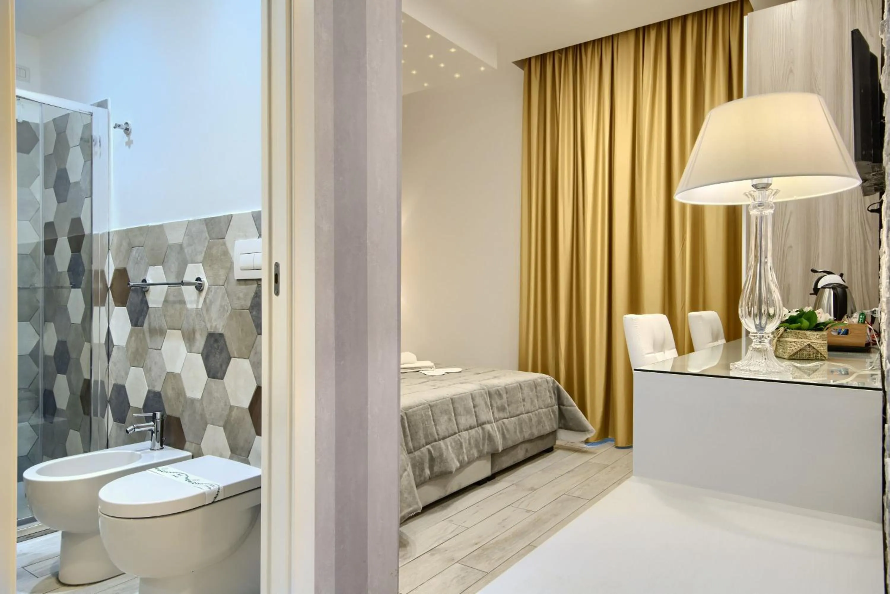 Bathroom, Bed in Relais Vatican Secret