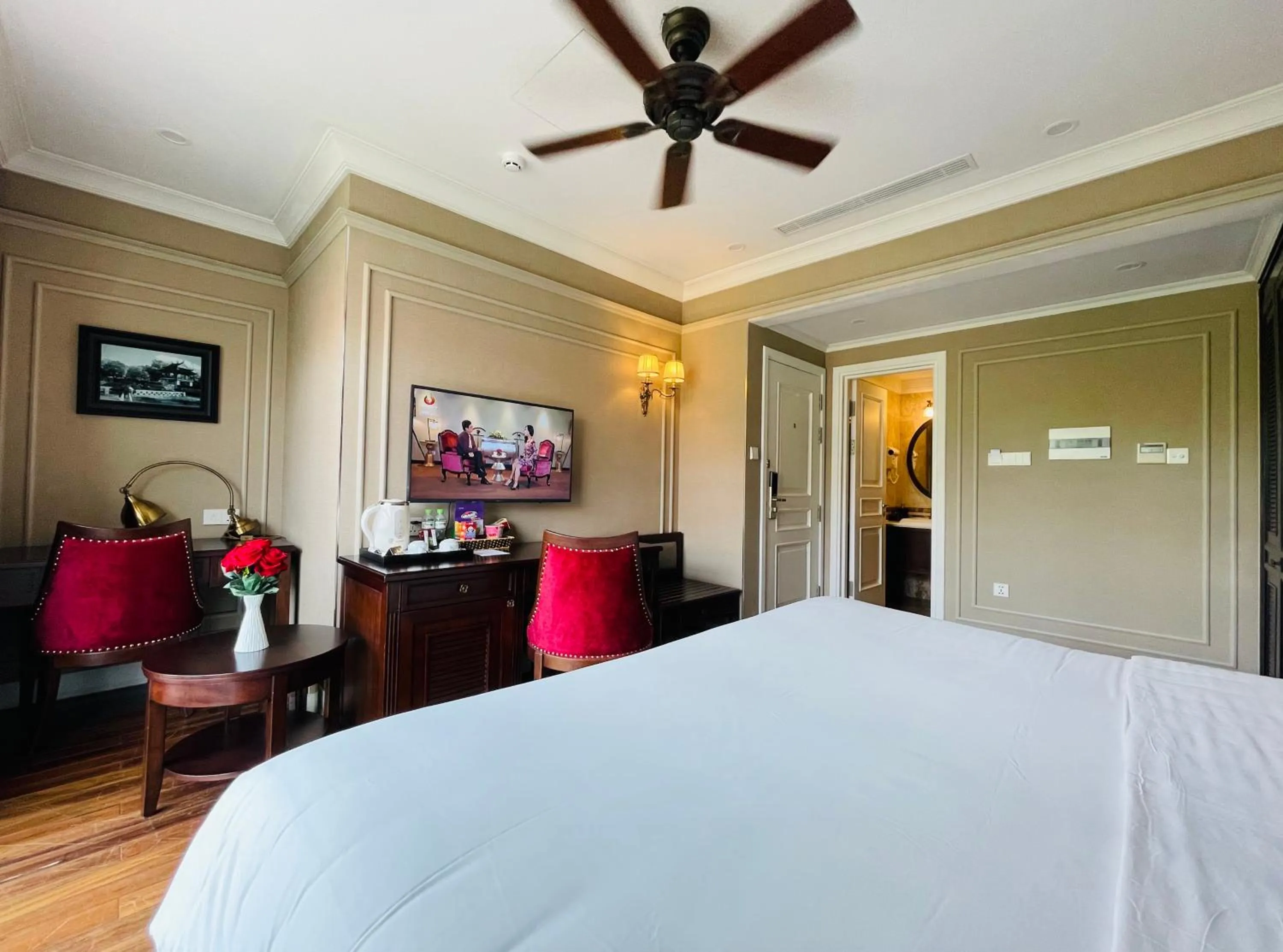 TV and multimedia, Bed in Hotel du Monde