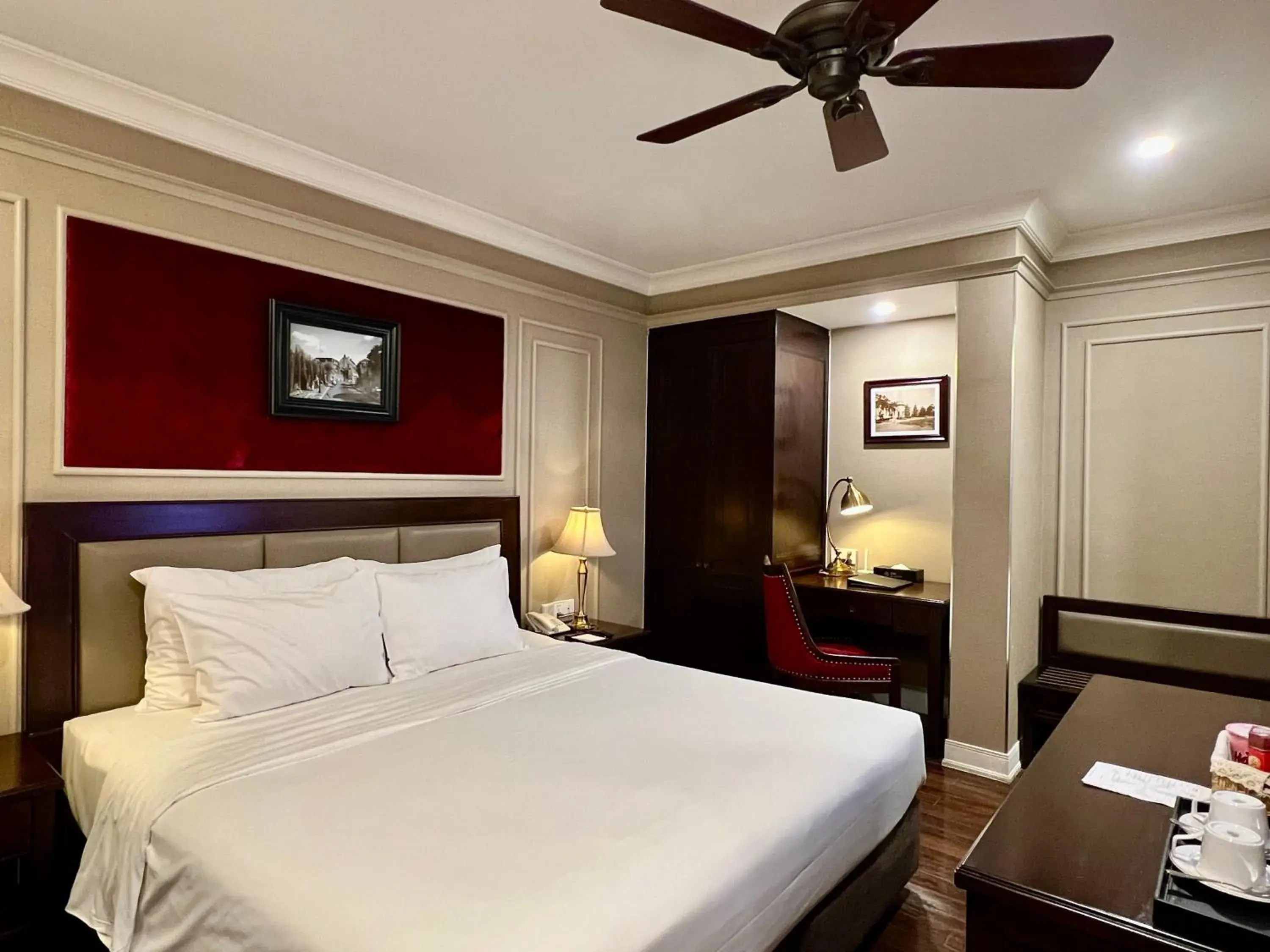 Photo of the whole room, Bed in Hotel du Monde Photo of the whole room, Bed in Hotel du Monde