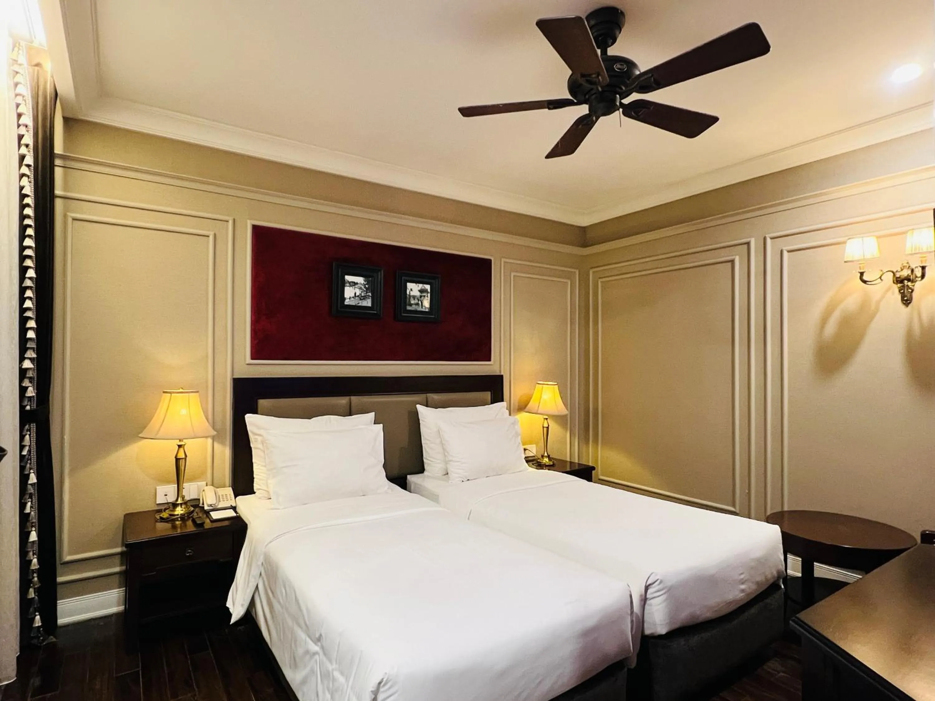 Bed in Hotel du Monde