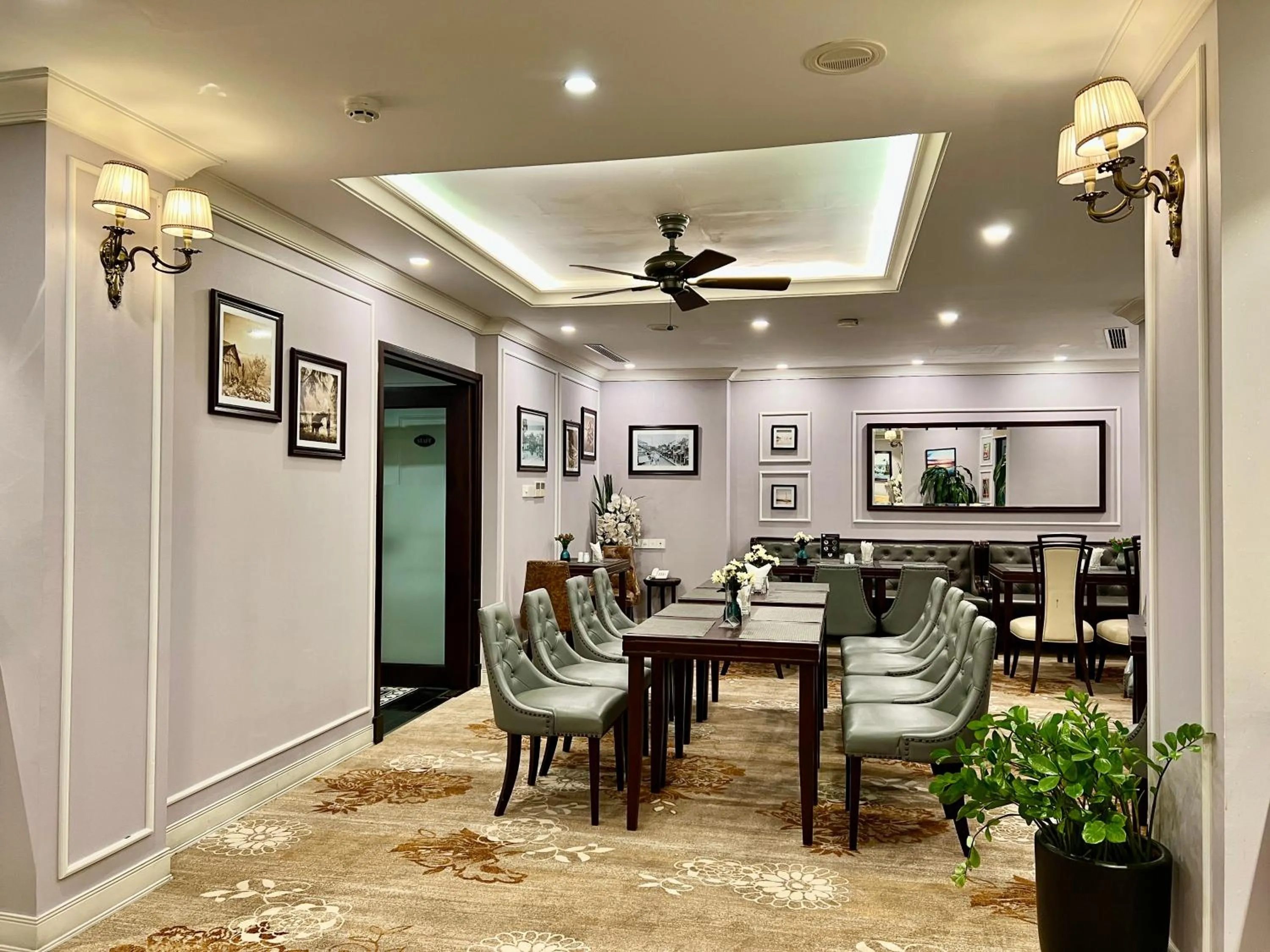 Breakfast in Hotel du Monde