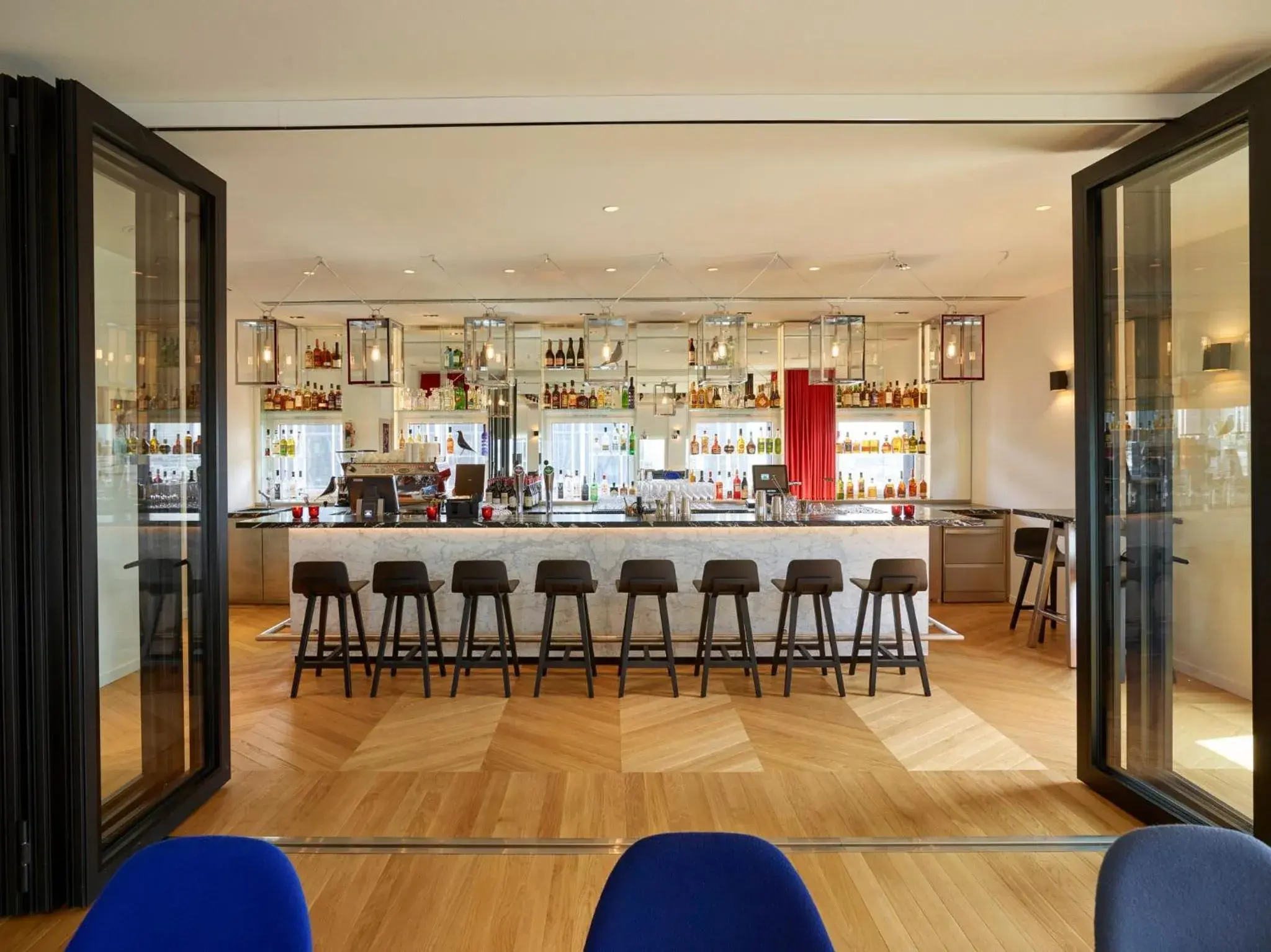 Lounge or bar in citizenM Paris Gare de Lyon Lounge or bar in citizenM Paris Gare de Lyon