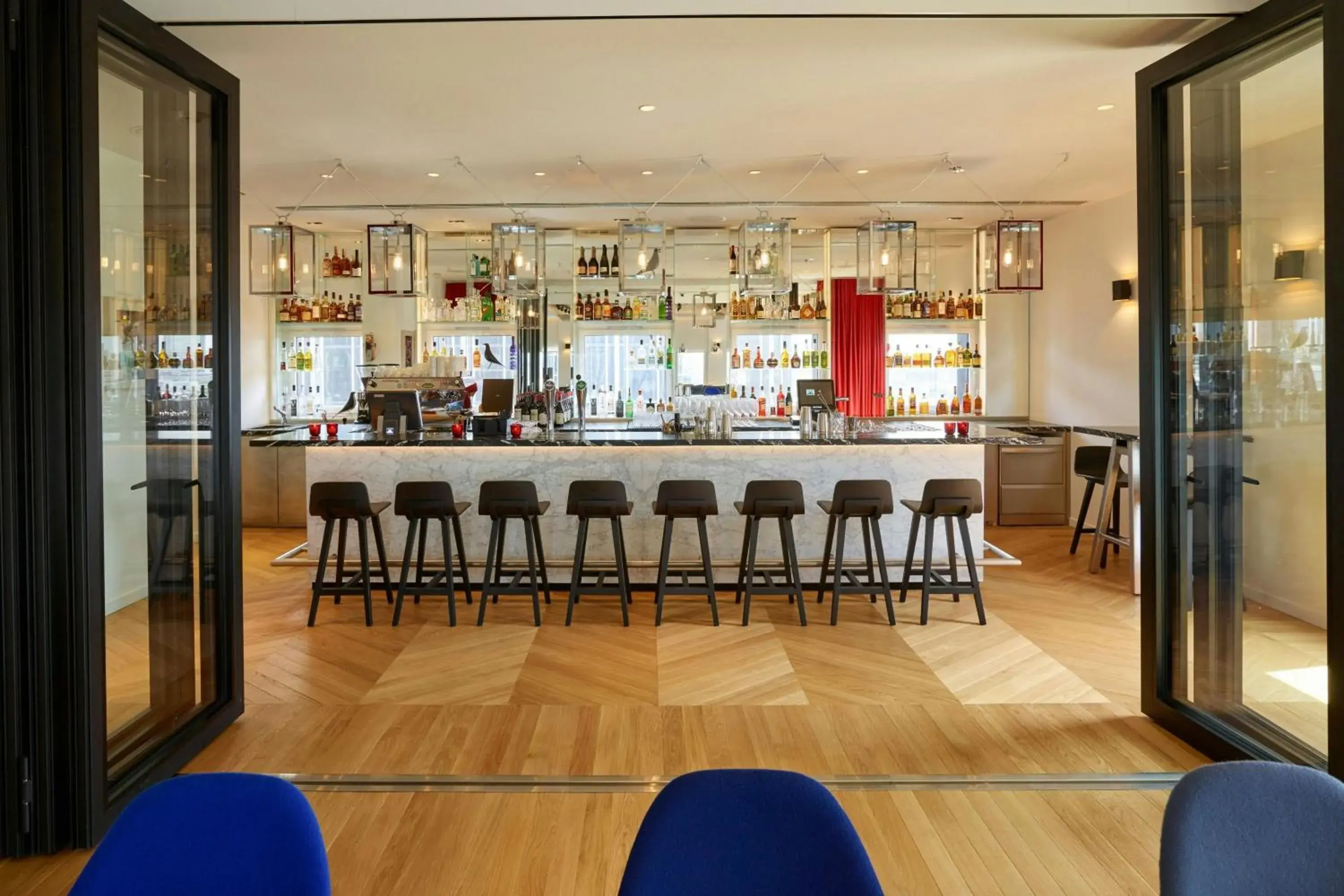 Lounge or bar in citizenM Paris Gare de Lyon Lounge or bar in citizenM Paris Gare de Lyon