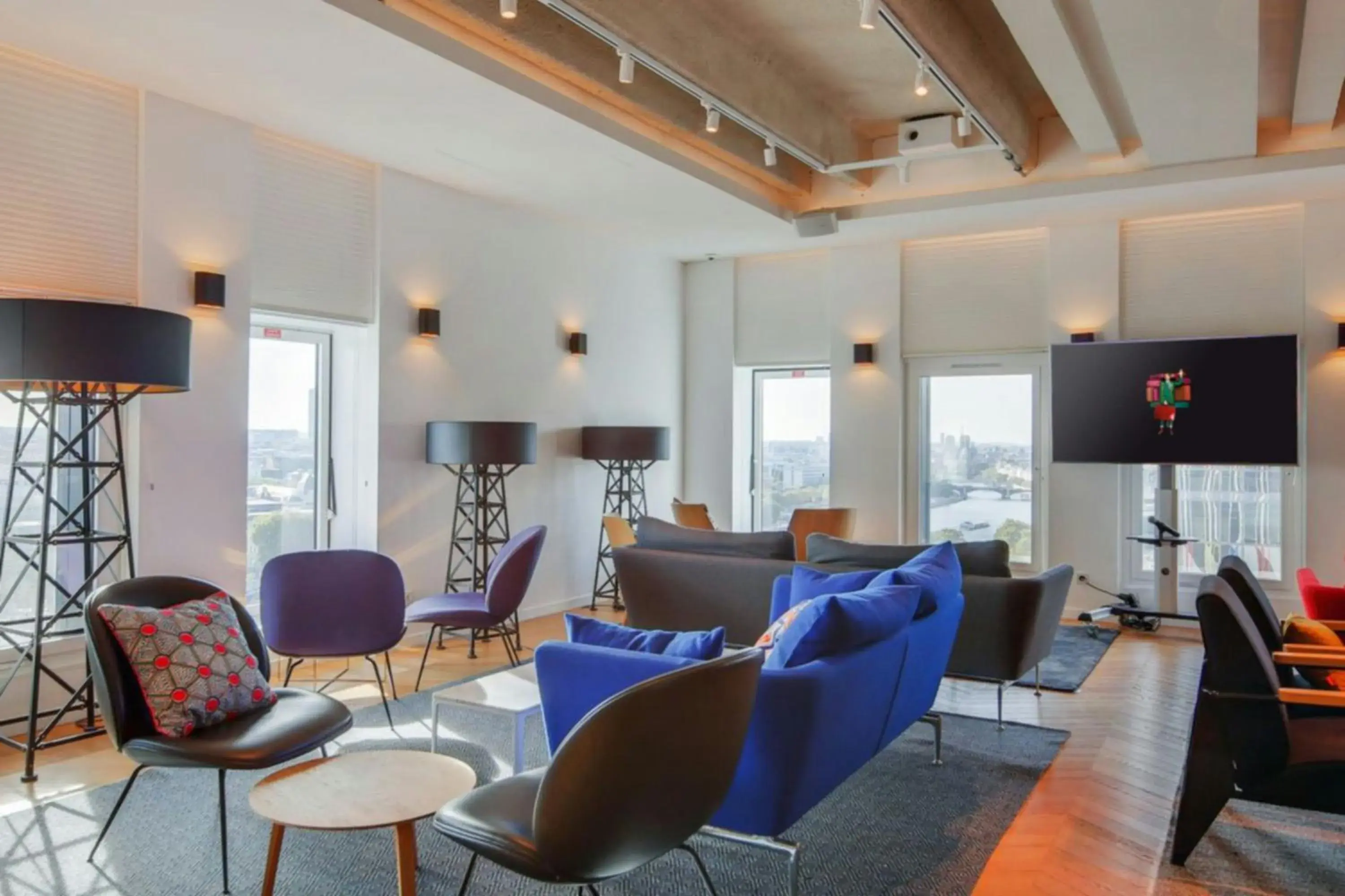 Lounge or bar in citizenM Paris Gare de Lyon Lounge or bar in citizenM Paris Gare de Lyon