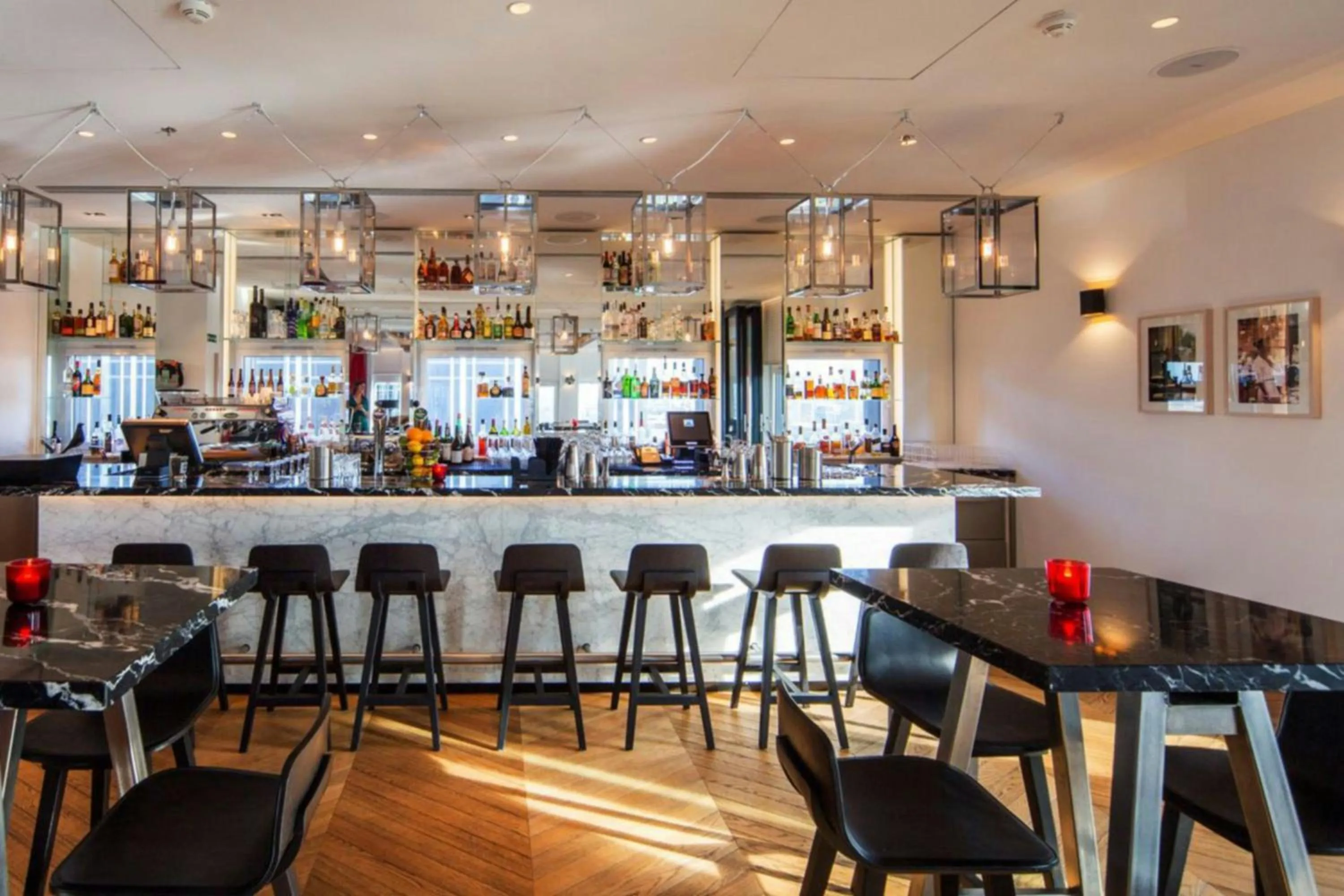 Lounge or bar in citizenM Paris Gare de Lyon