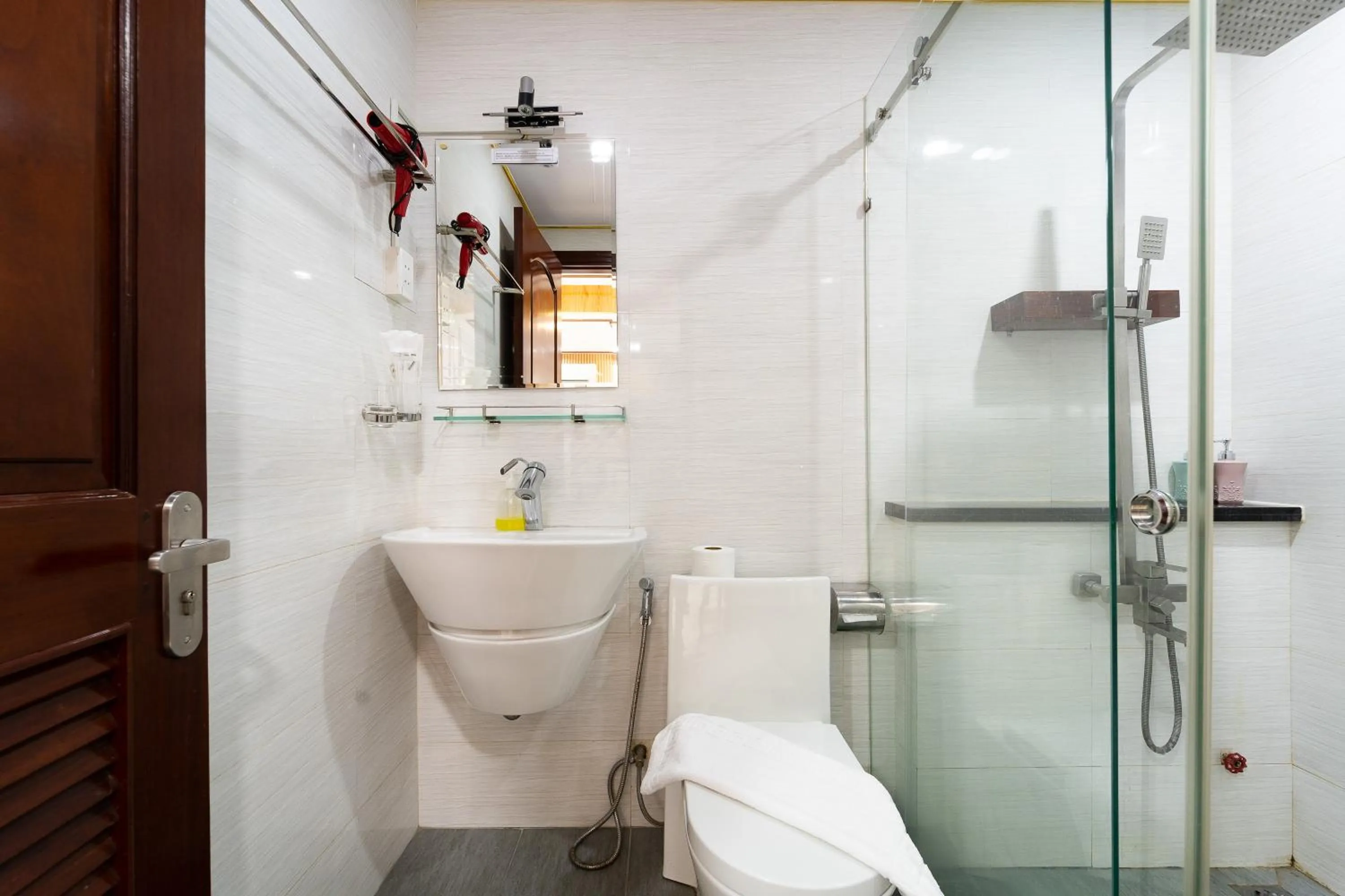 Toilet in Diamond Luxury Ben Thanh