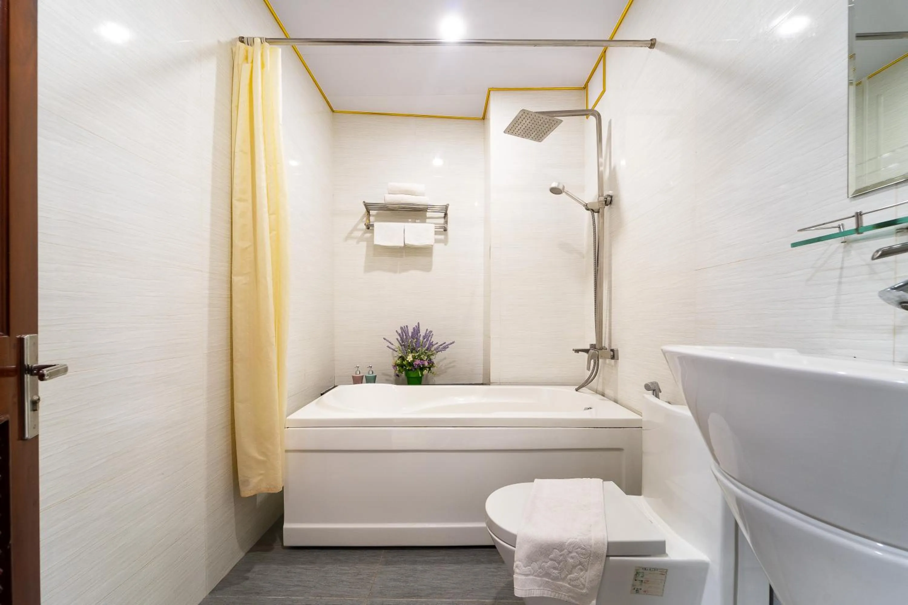 Toilet in Diamond Luxury Ben Thanh