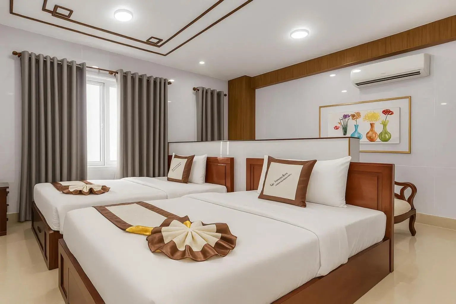 Bed in Diamond Luxury Ben Thanh Bed in Diamond Luxury Ben Thanh