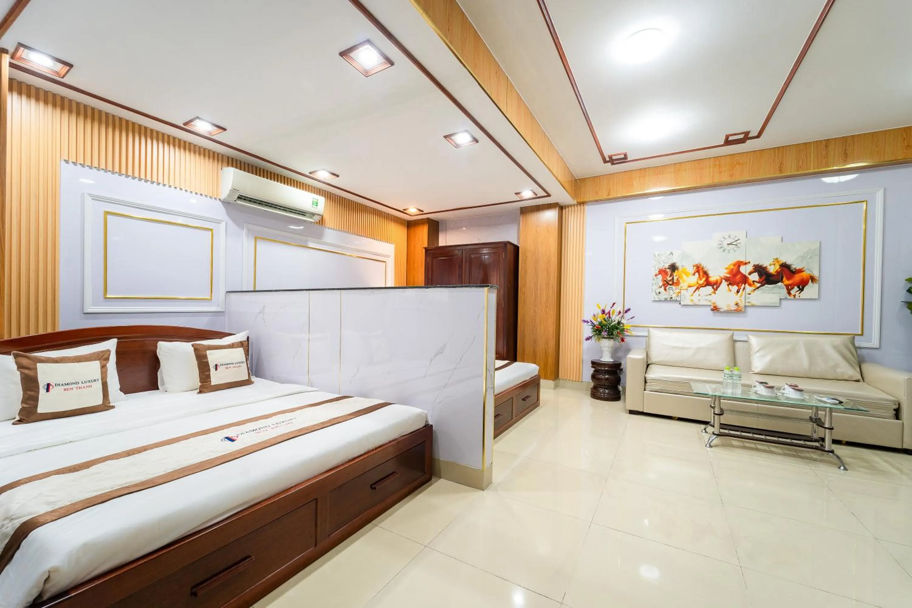 Quiet street view, Bed in Diamond Luxury Ben Thanh