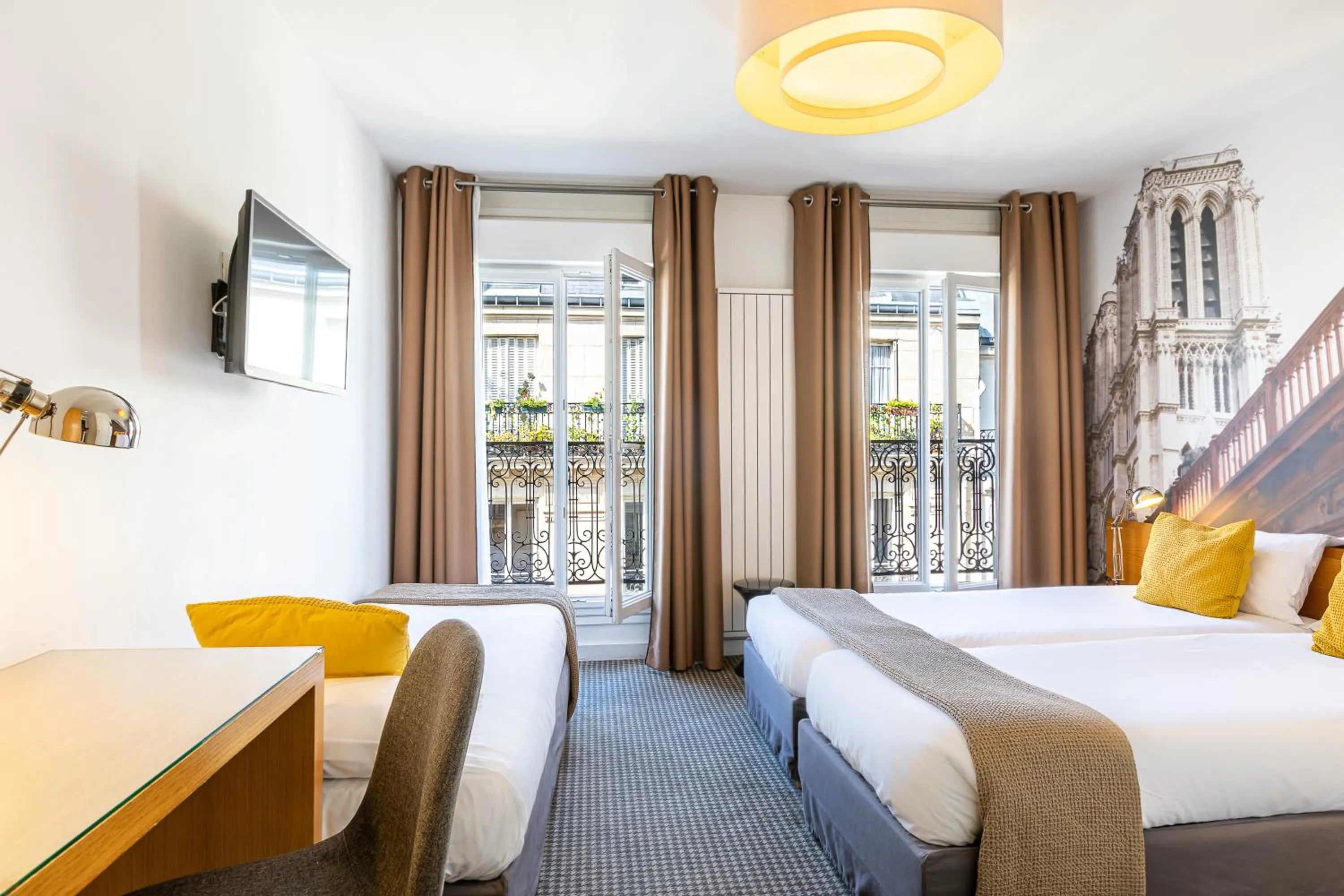 Bed in Le 20 Prieuré Hôtel