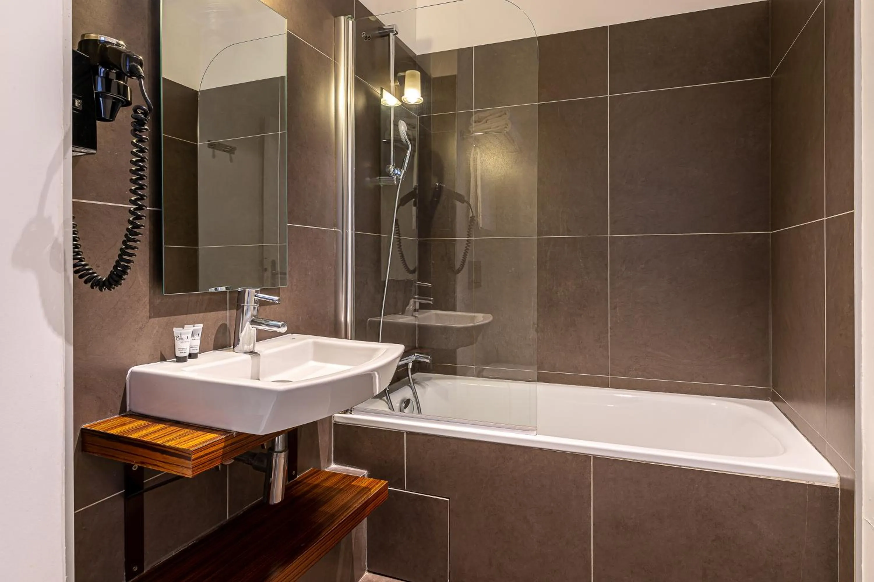 Bathroom in Le 20 Prieuré Hôtel