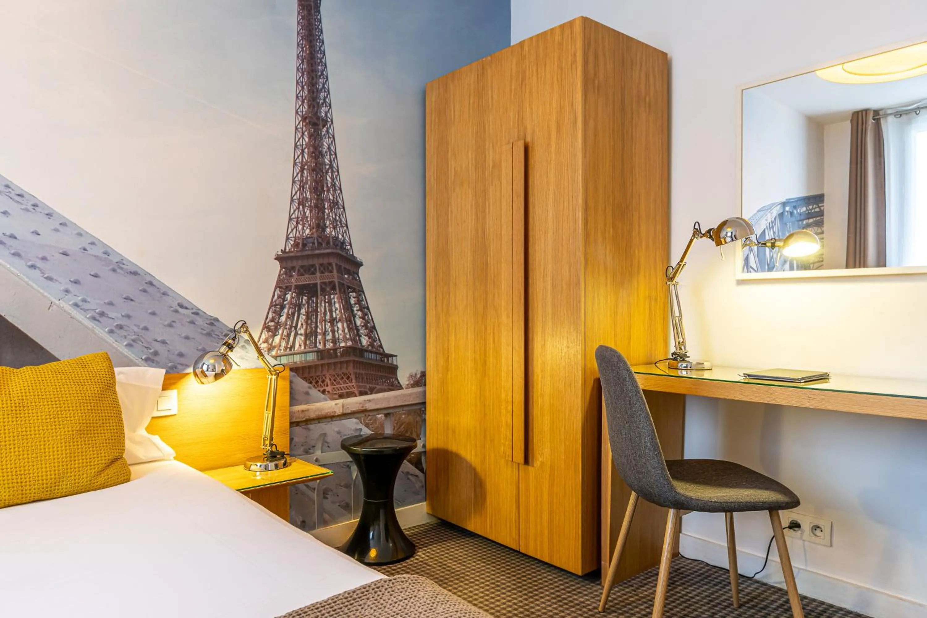 Bed in Le 20 Prieuré Hôtel