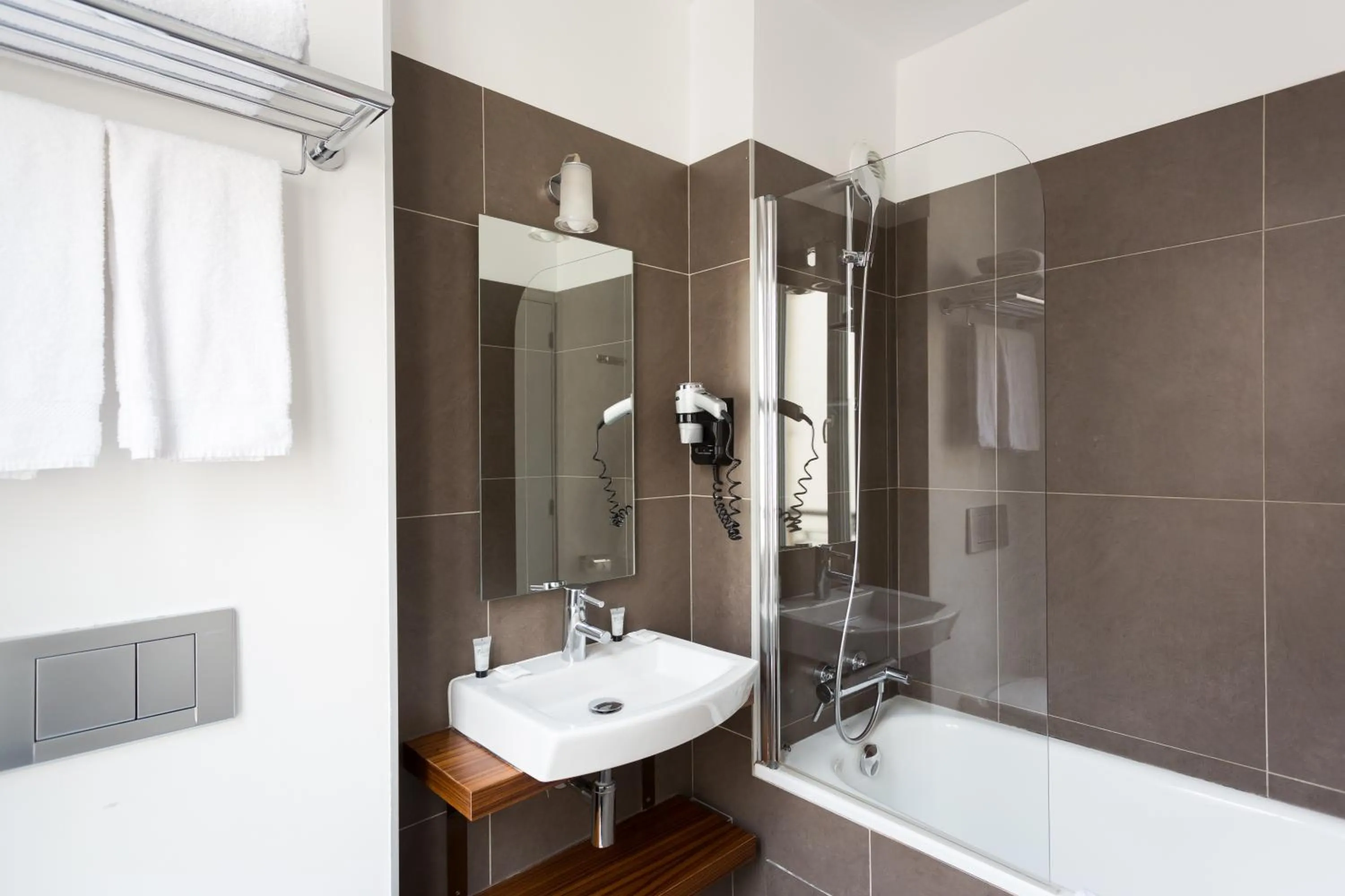 Bathroom in Le 20 Prieuré Hôtel