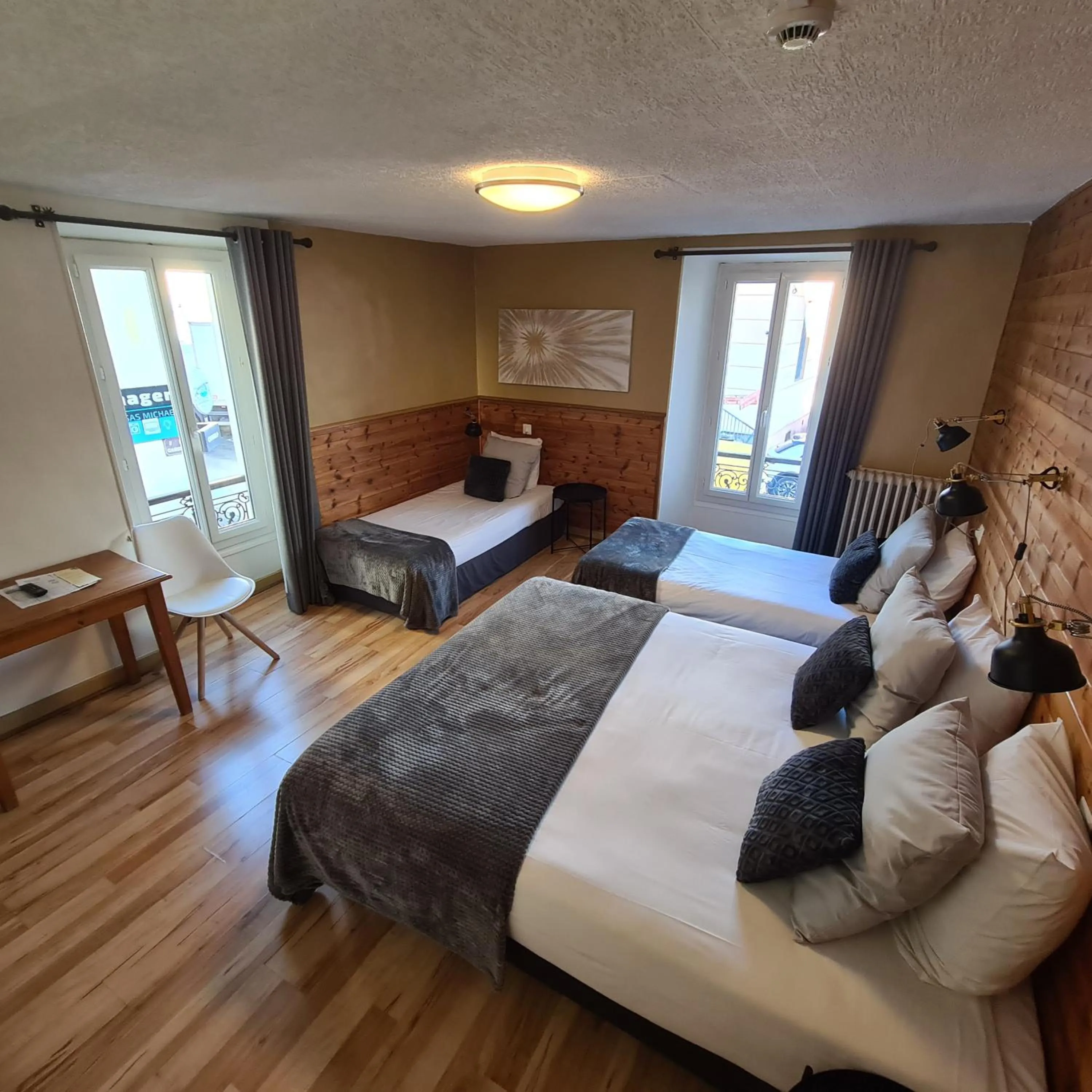 Photo of the whole room, Bed in Le Grand Hotel