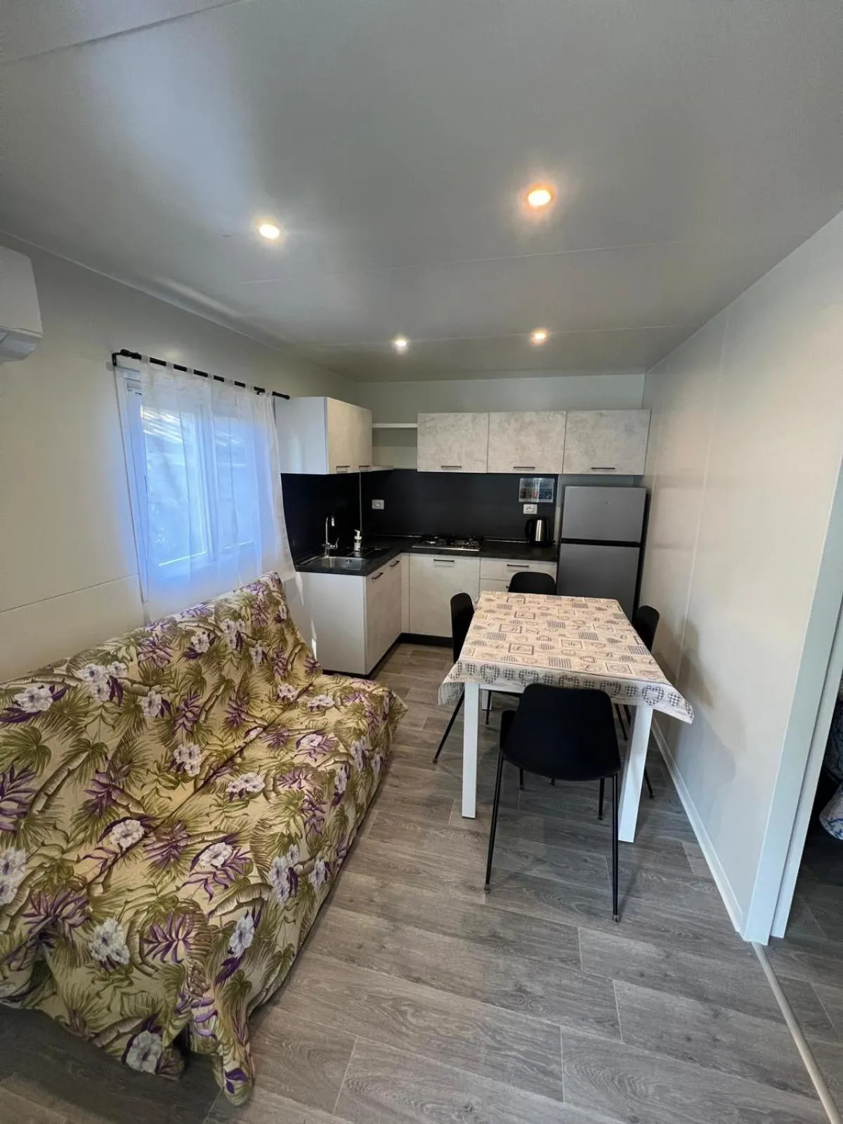 Kitchen or kitchenette, Bed in Camping Linus
