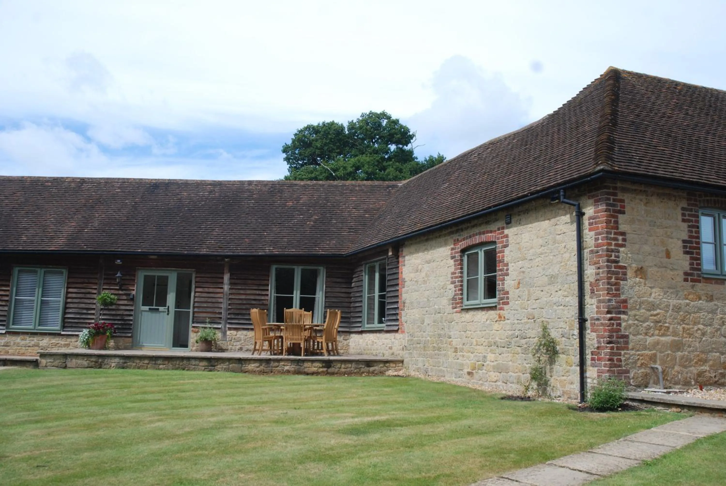 Cowdray Holiday Cottages