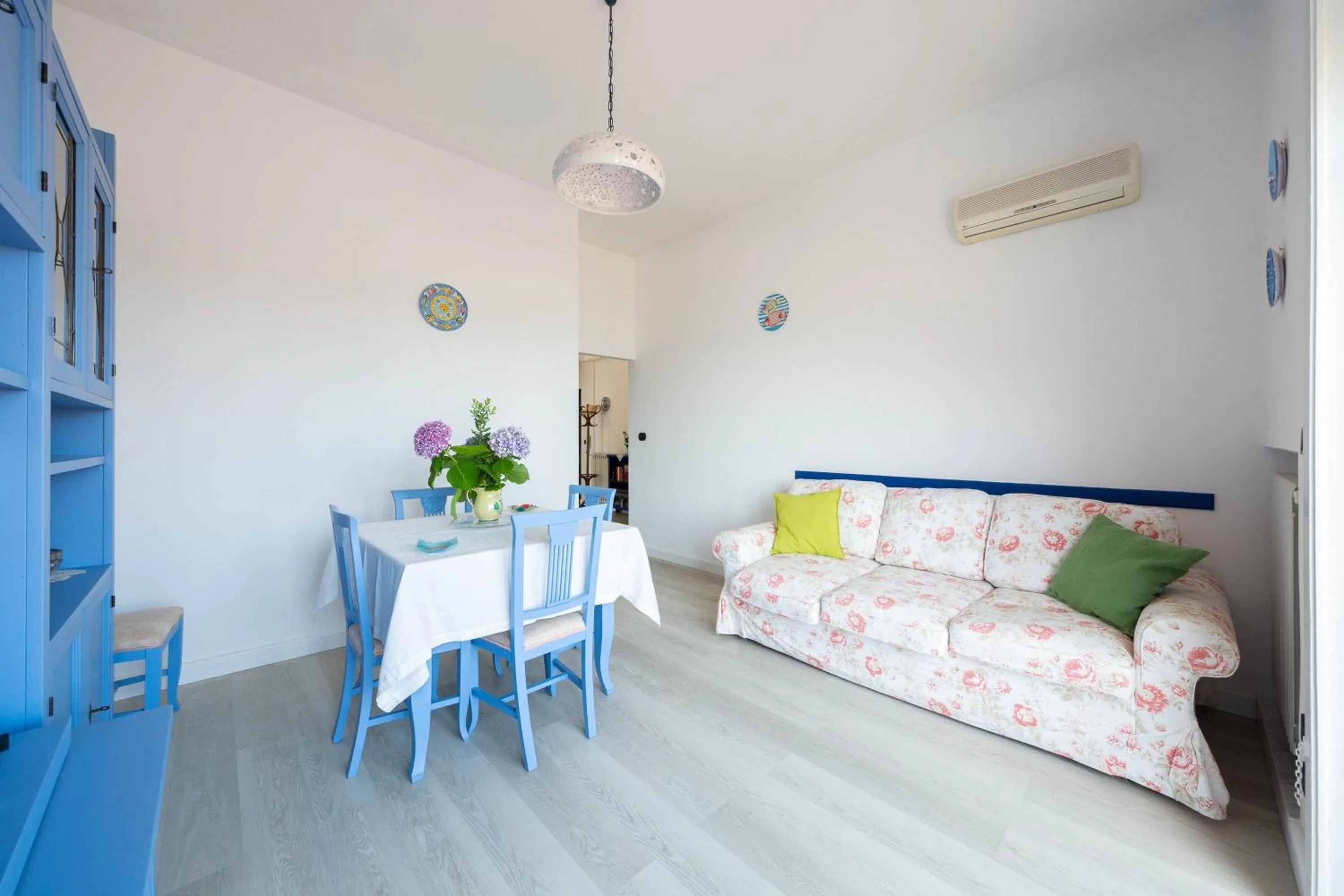 Living room, Bed in Casa Roberta