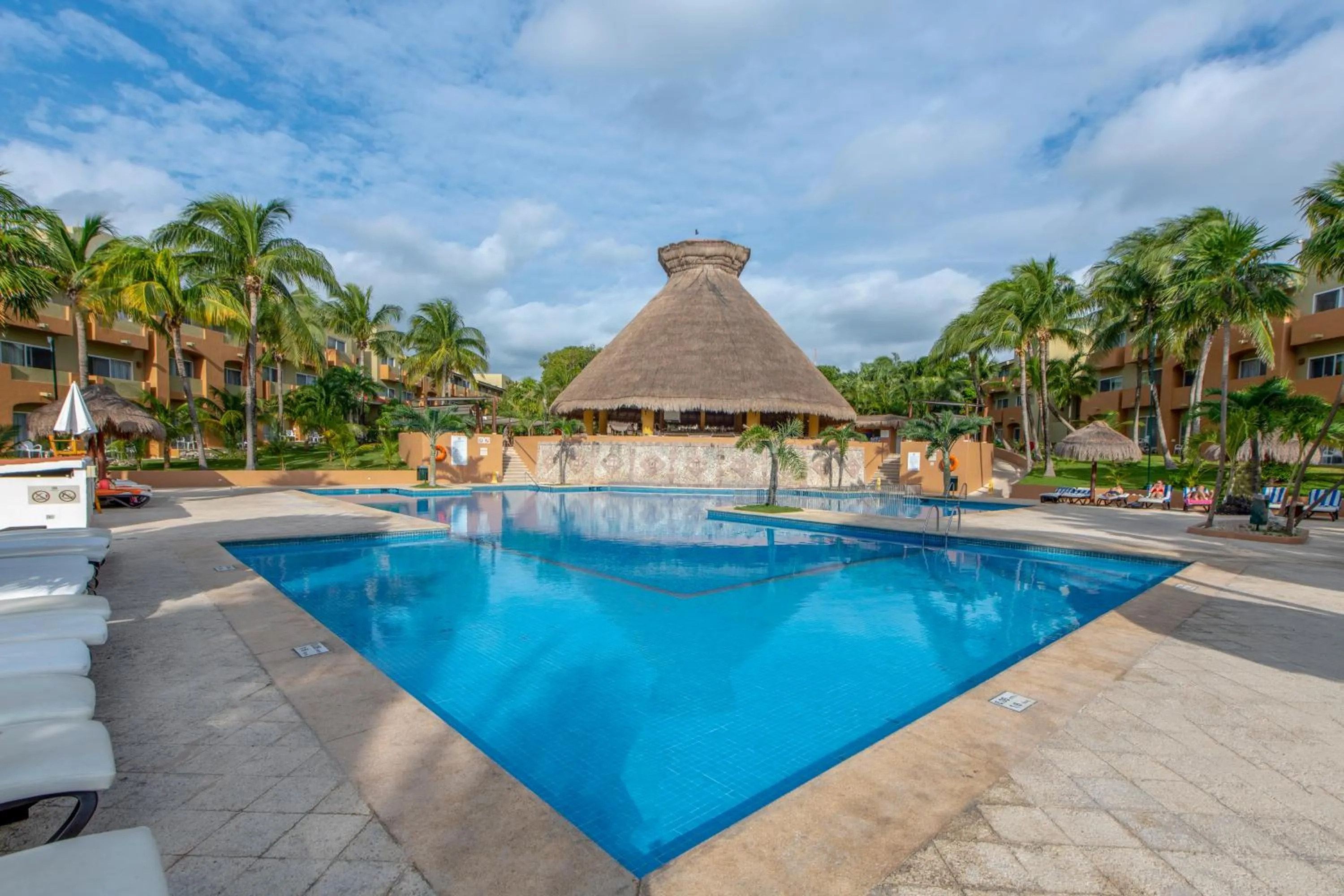 Swimming pool in Viva Azteca by Wyndham, A Trademark All Inclusive Resort