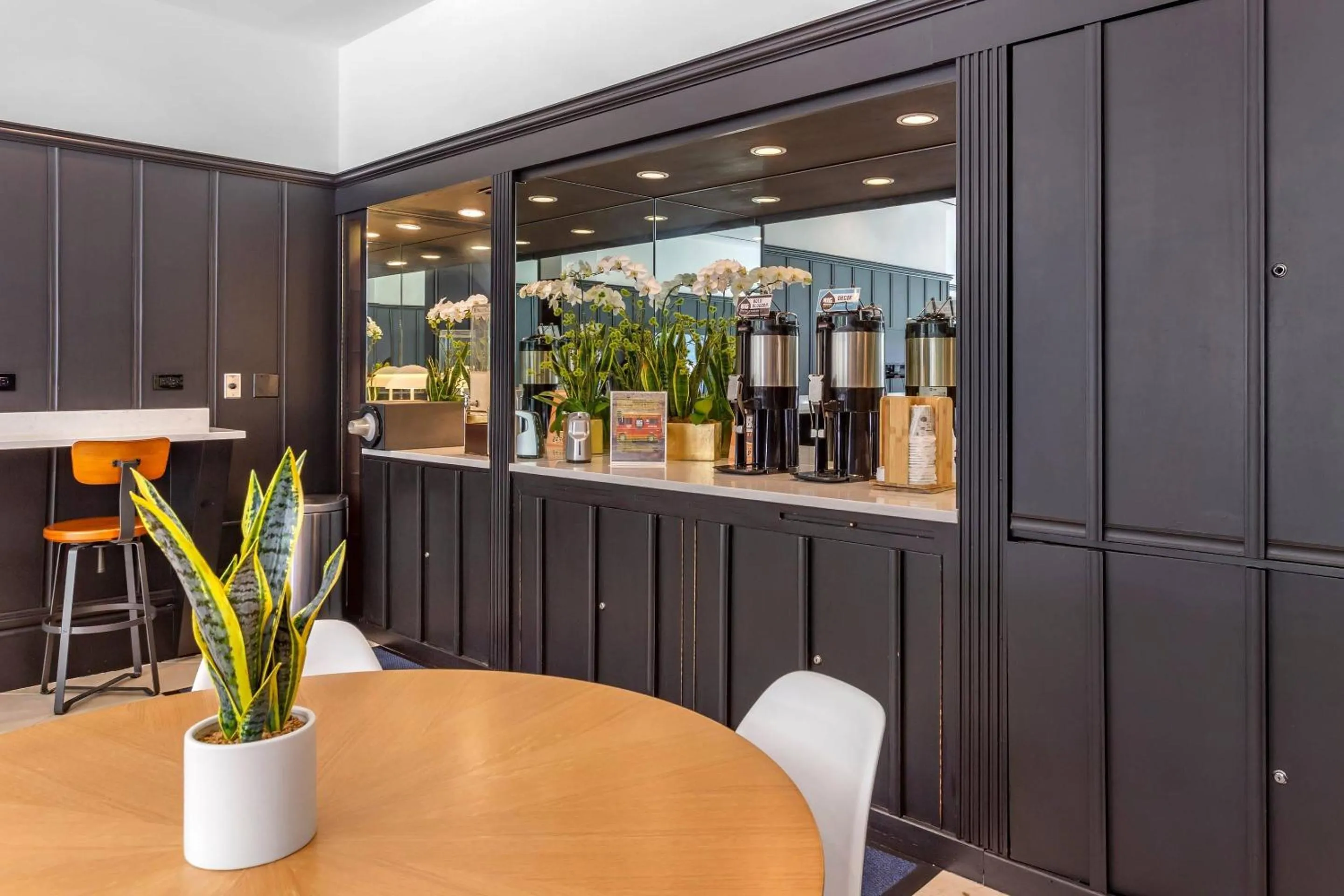 Breakfast in Bluegreen Vacations Hotel Blake, an Ascend Collection Hotel